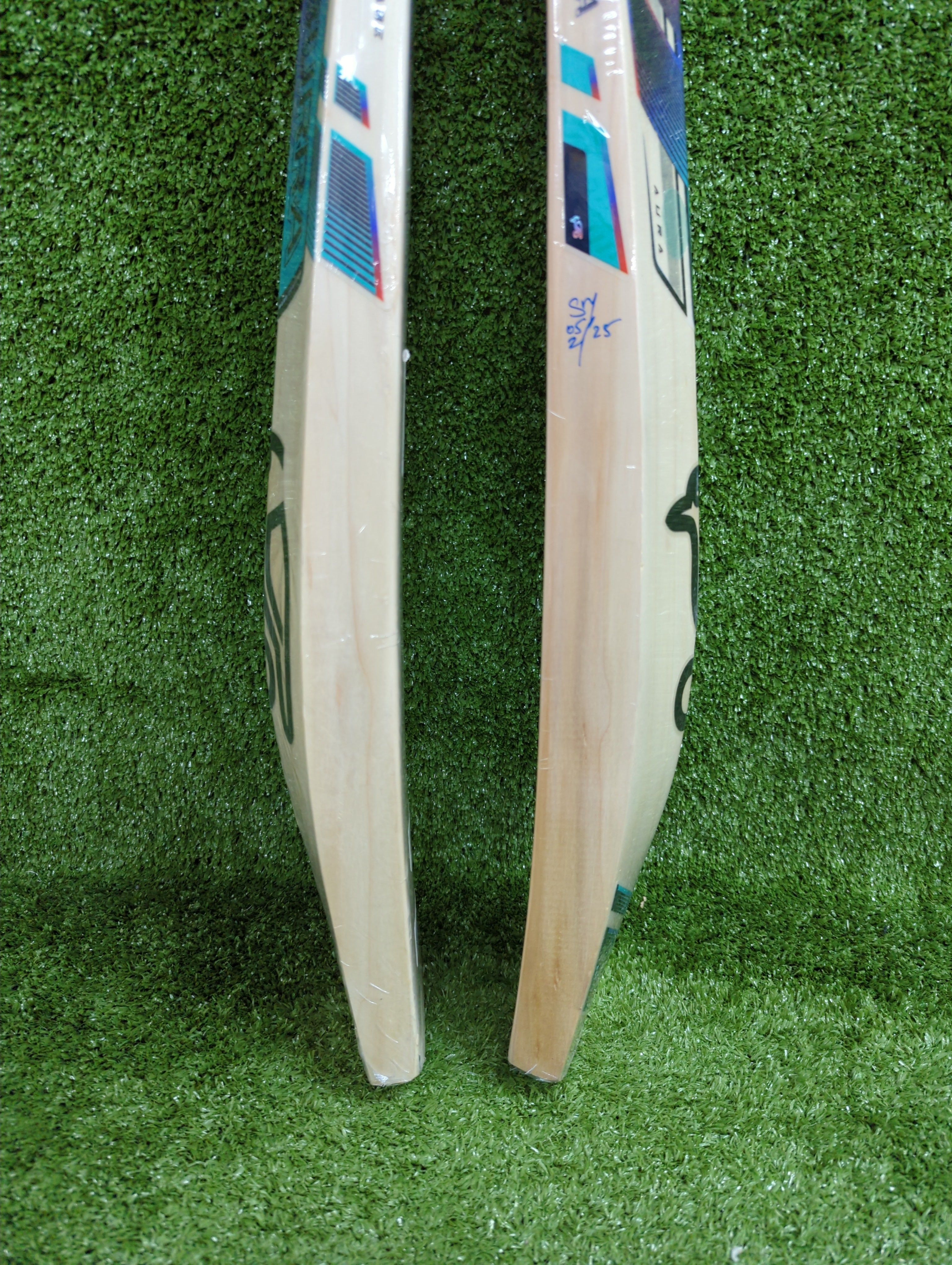 Kookaburra Aura Pro 2.0 English Willow Cricket Bat
