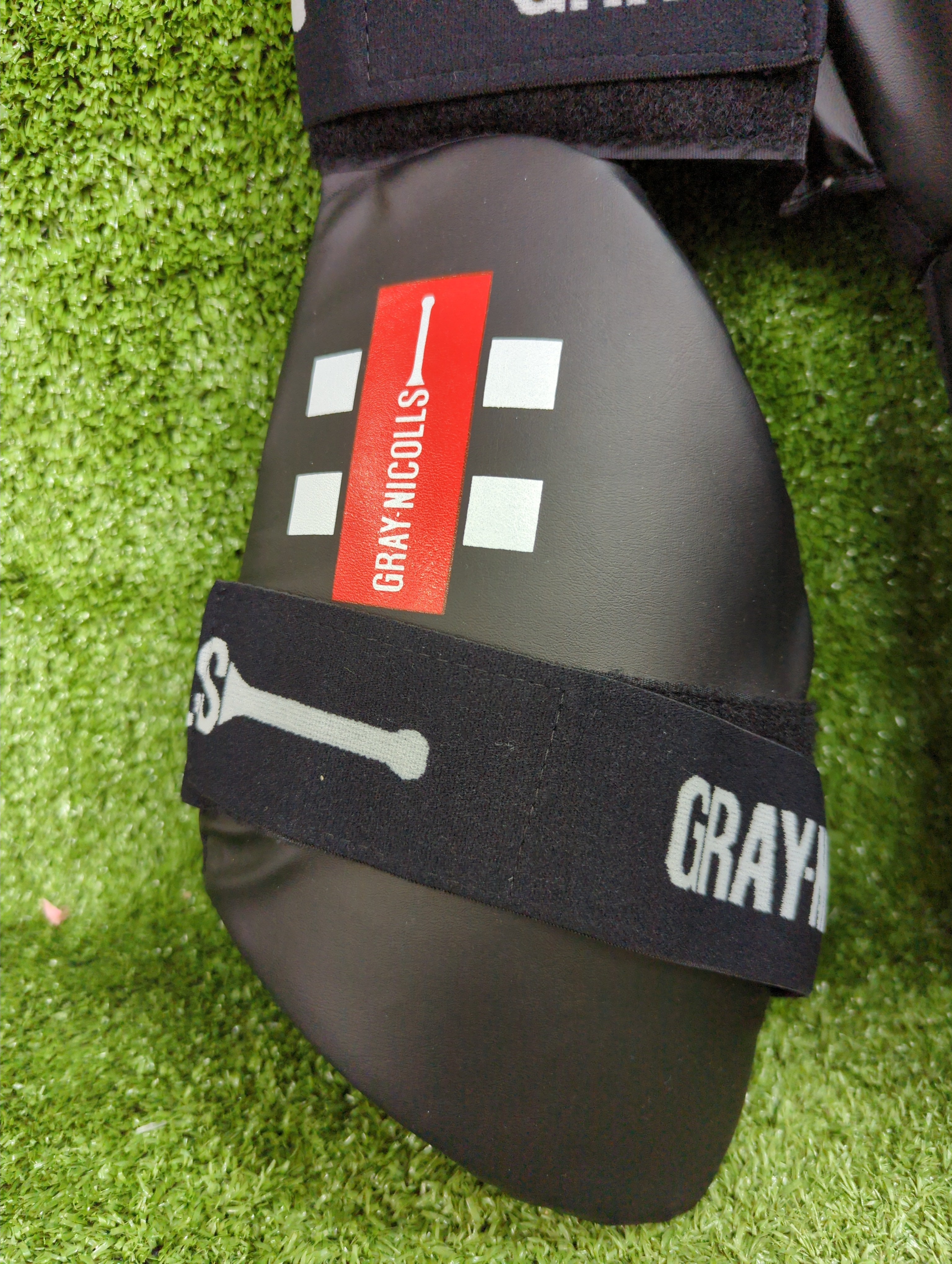 Gray-Nicolls X2000 International Black Adult Cricket Thigh Guard GN
