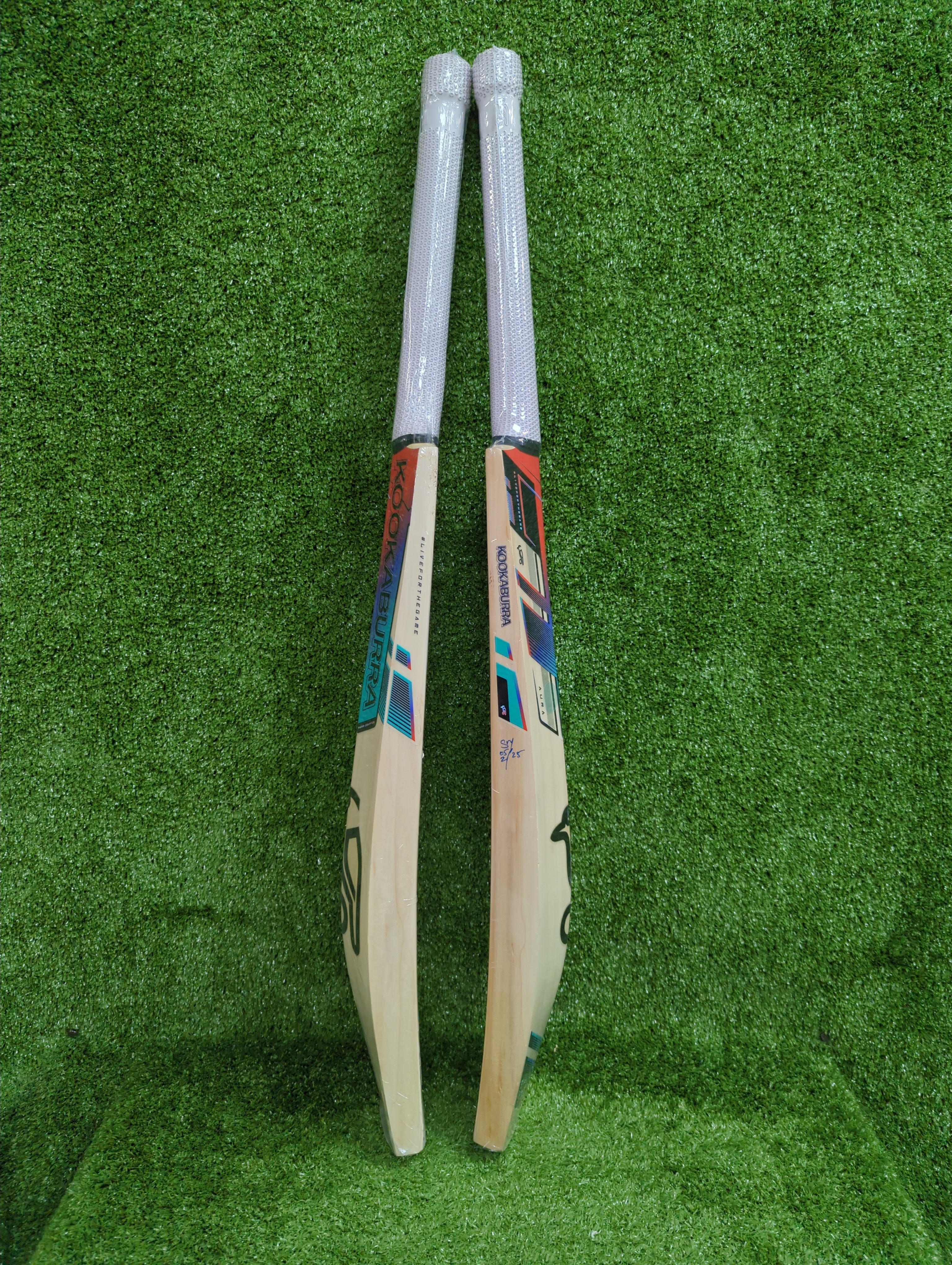 Kookaburra Aura Pro 2.0 English Willow Cricket Bat