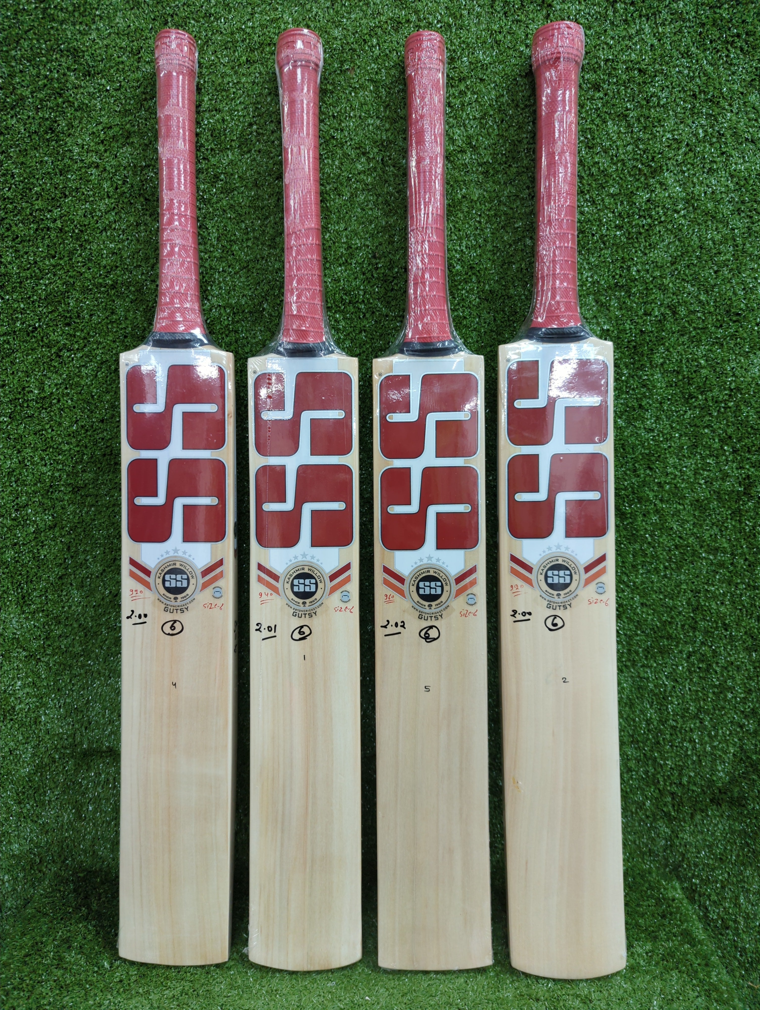 SS Gutsy Junior/Youth Kashmir Willow Cricket Bat
