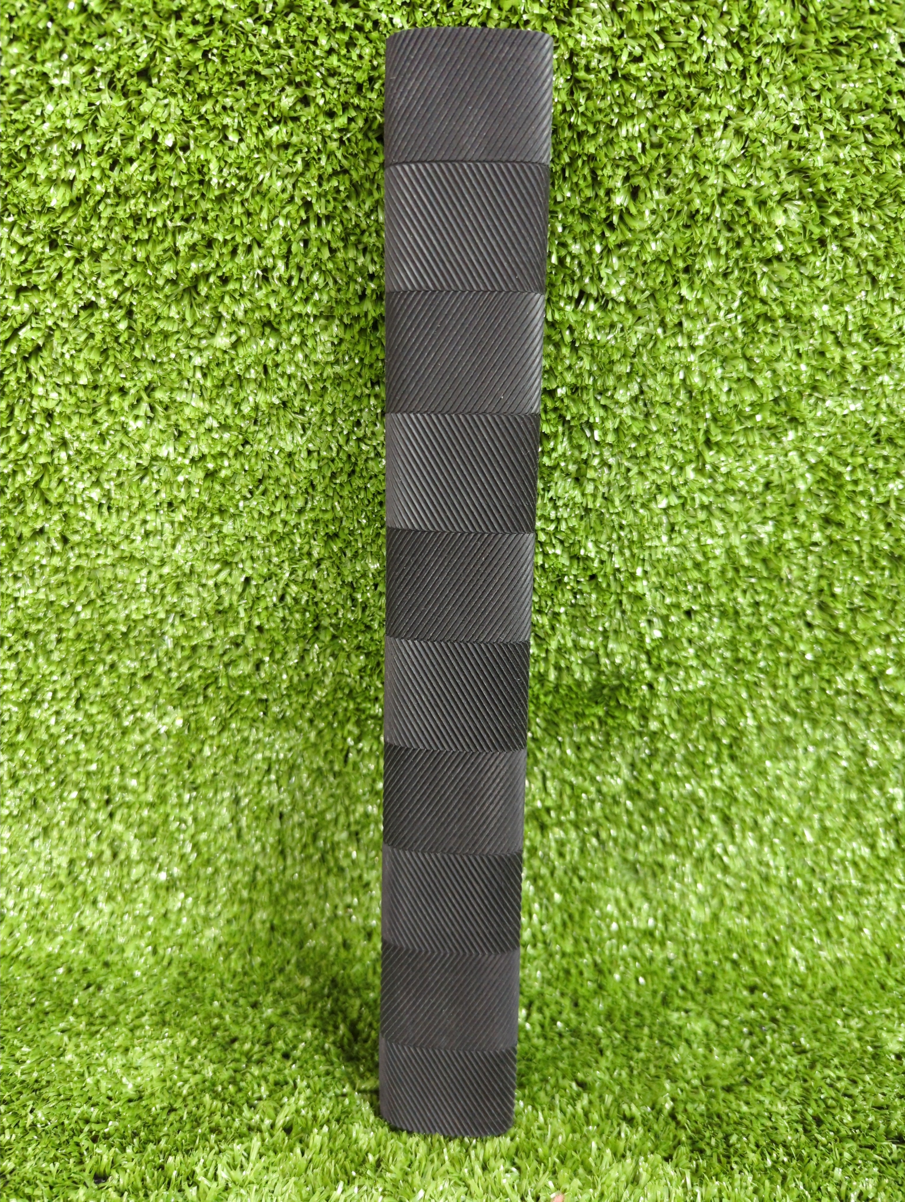 Raydn Chevron Cricket Bat Grips by Raydn - close-up detail - TopCricketStore