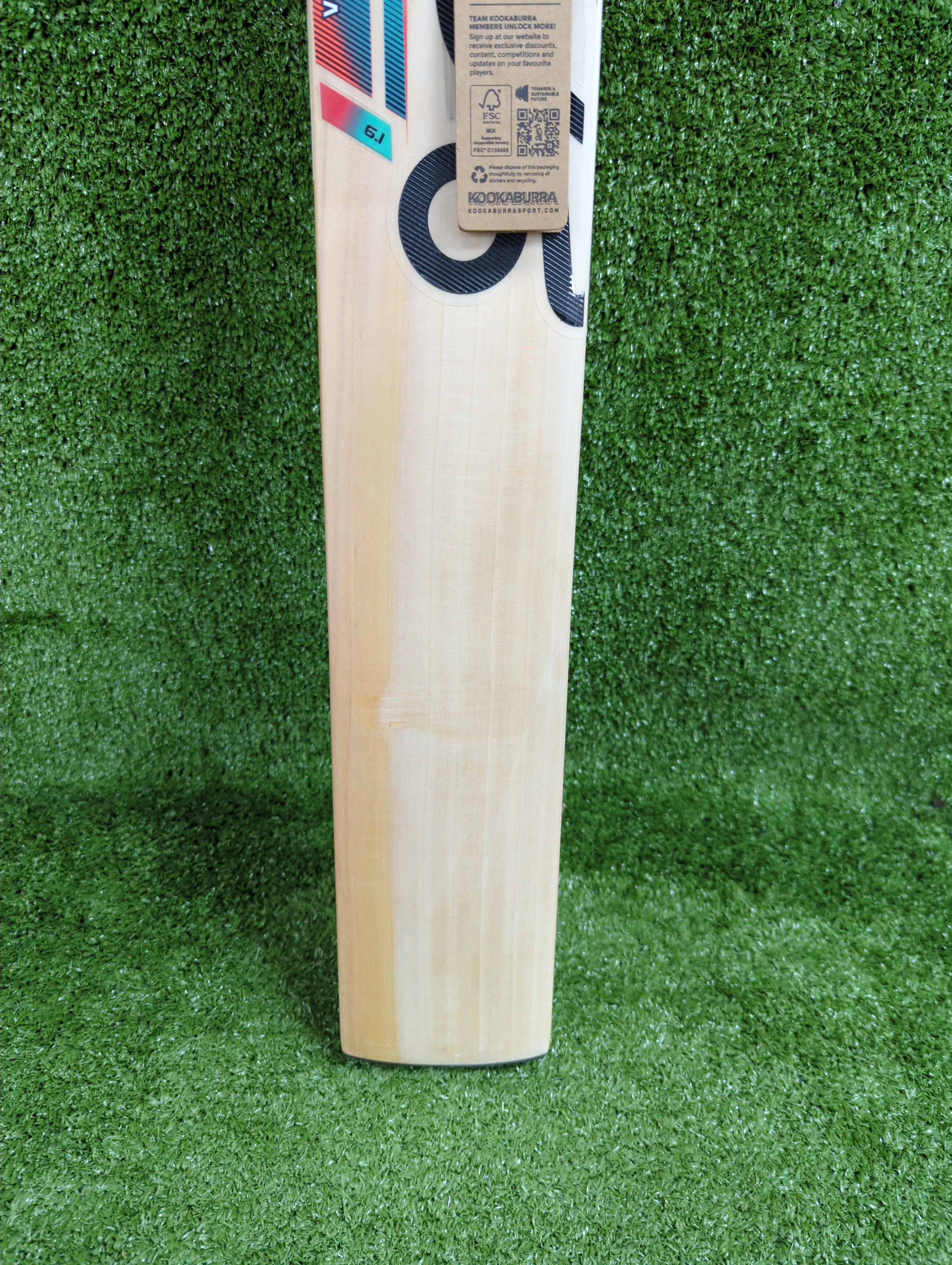 Kookaburra Aura 6.1 English Willow Cricket Bat