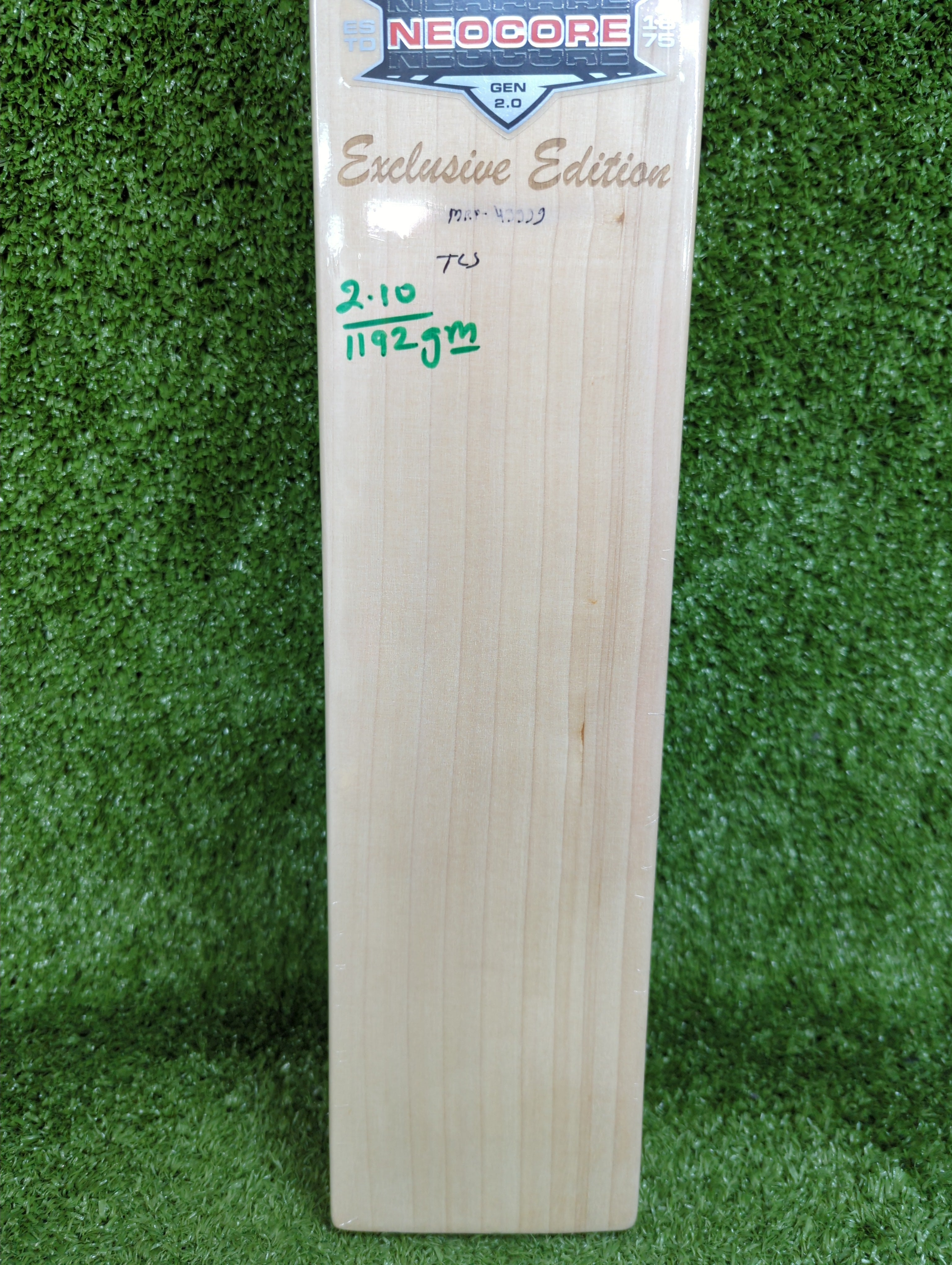 Gray-Nicolls Neocore Exclusive Gen 2.0 English Willow Cricket Bat GN