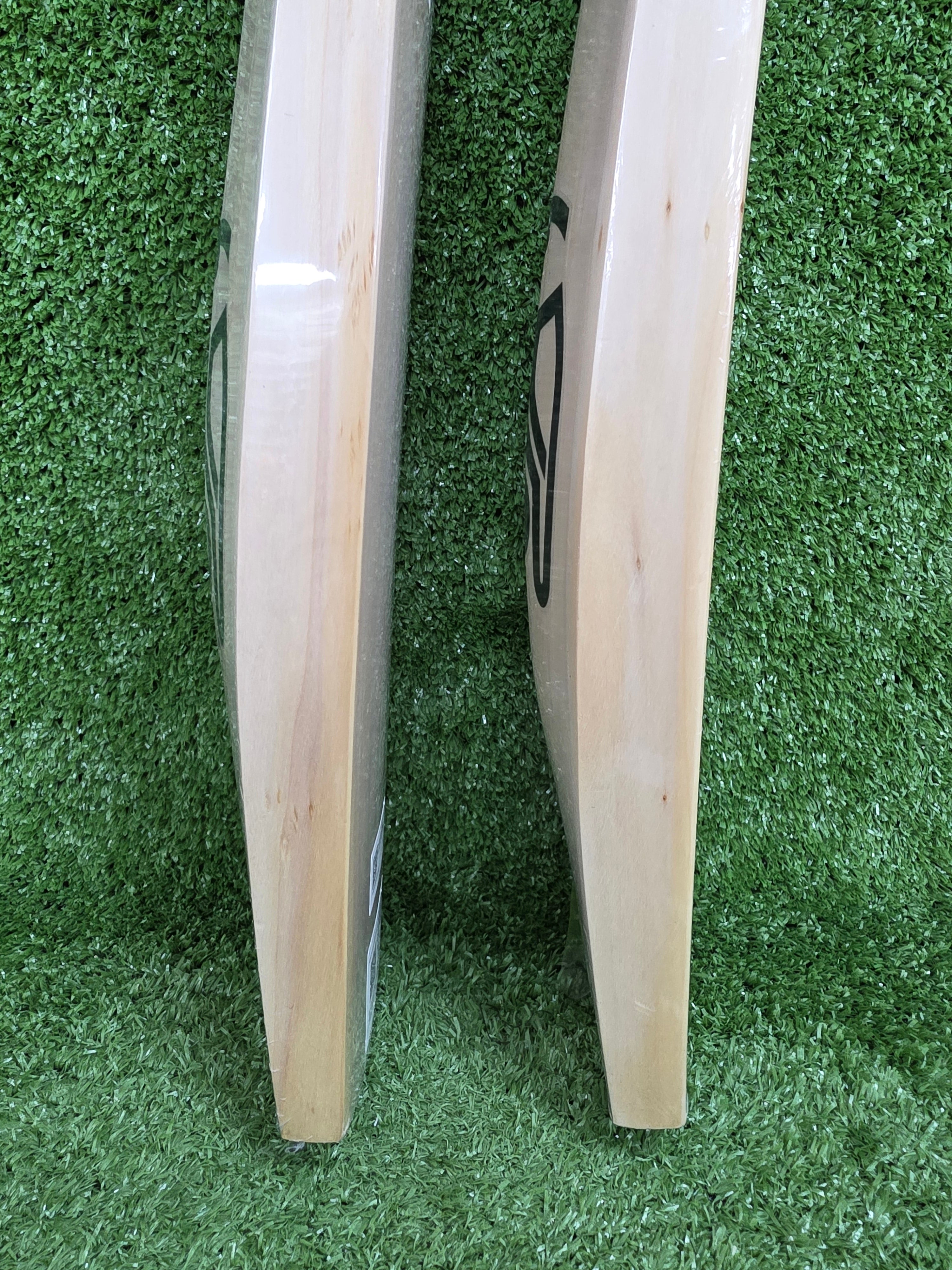 Kookaburra Kahuna Pro 3.0 Junior/Youth Grade 3 English Willow Cricket Bat