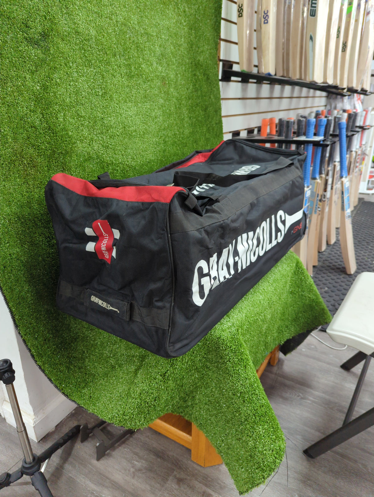 Gray-Nicolls 900 Wheelie Cricket Kit Bag GN