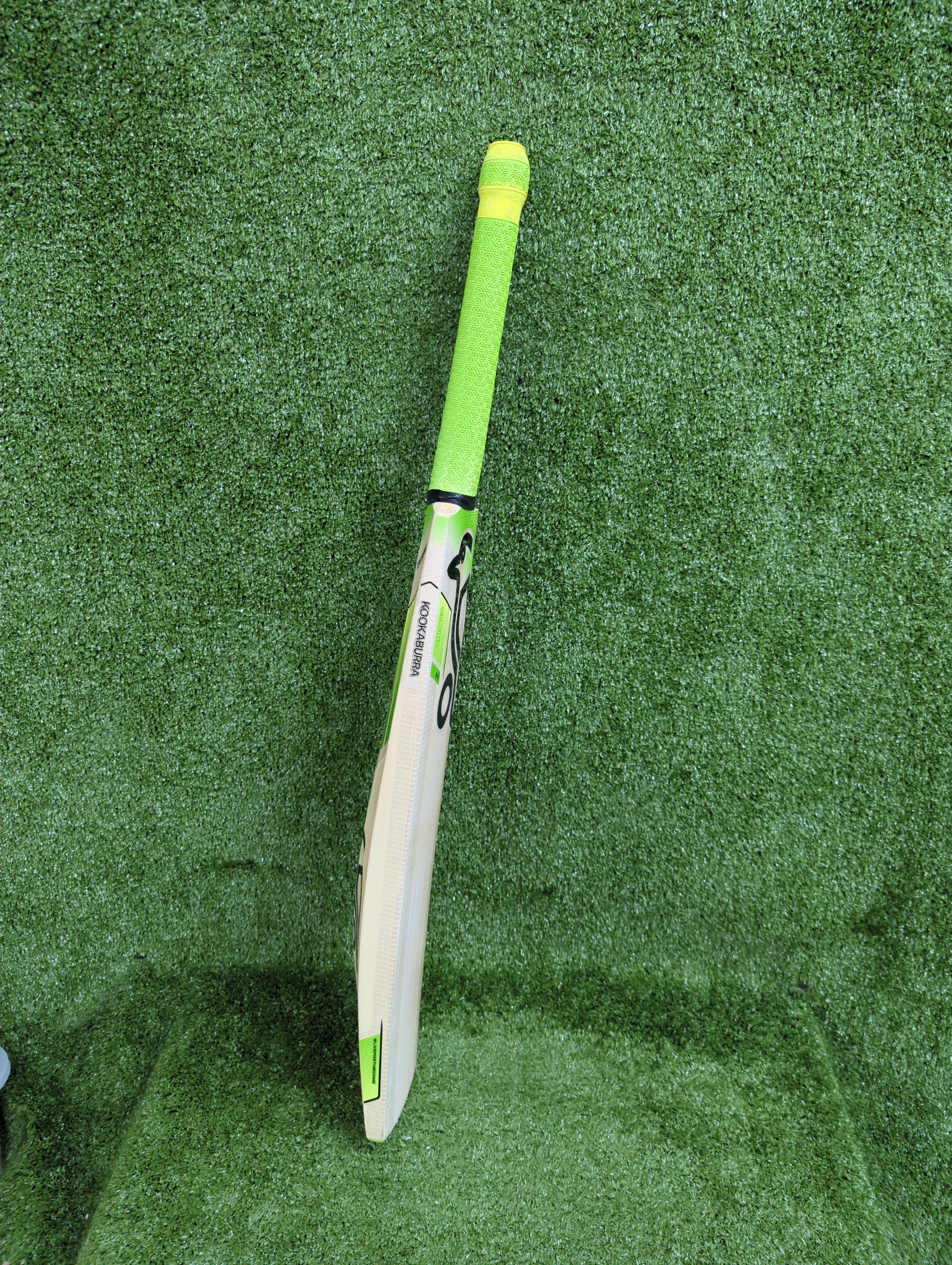 Kookaburra Kahuna 6.5 Harrow English Willow Cricket Bat
