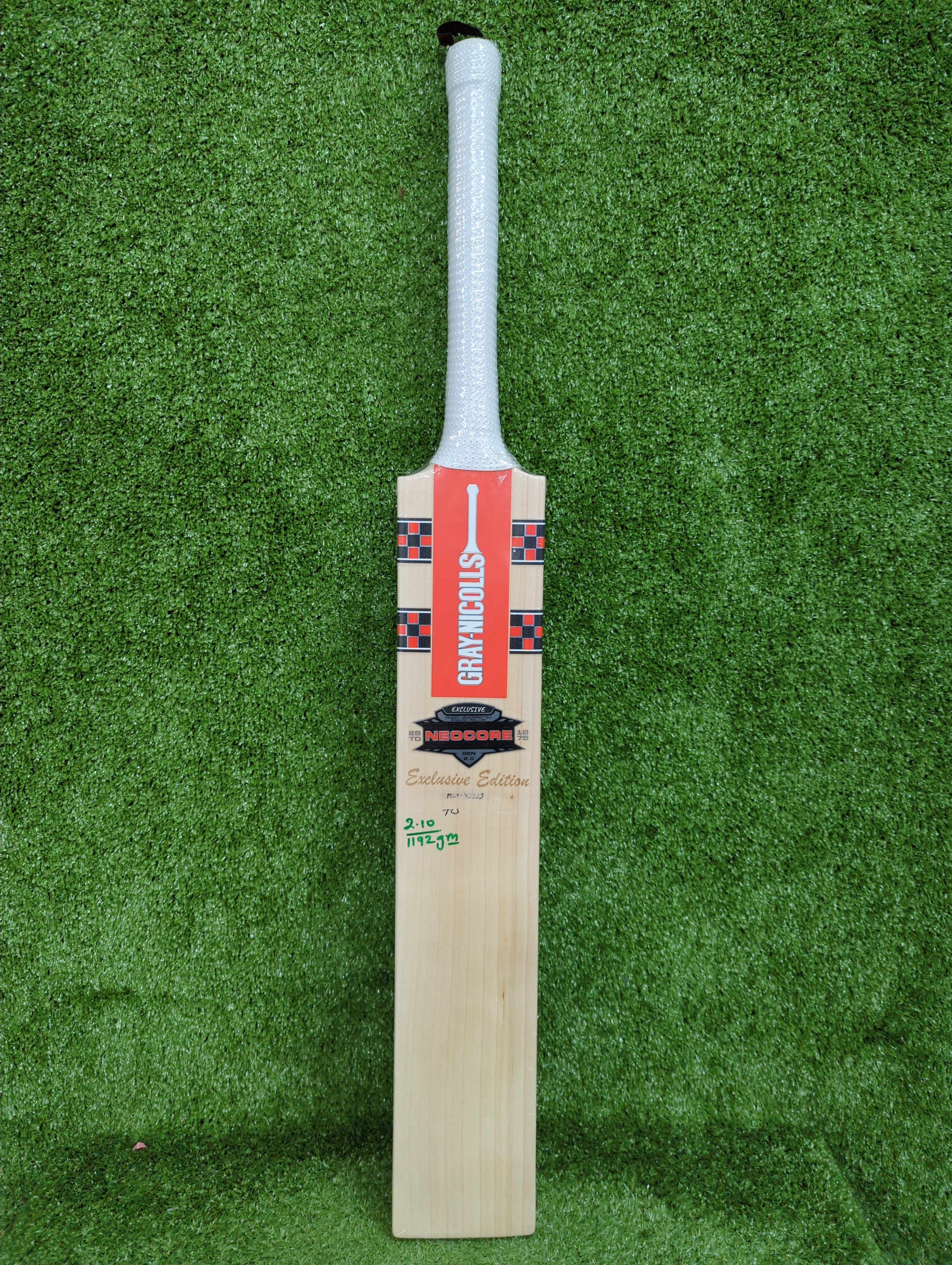Gray-Nicolls Neocore Exclusive Gen 2.0 English Willow Cricket Bat GN