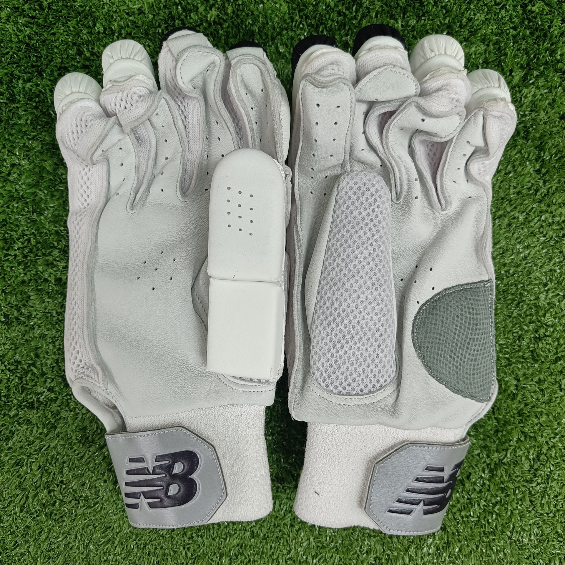 New Balance DC 10i Pro Cricket Batting Gloves