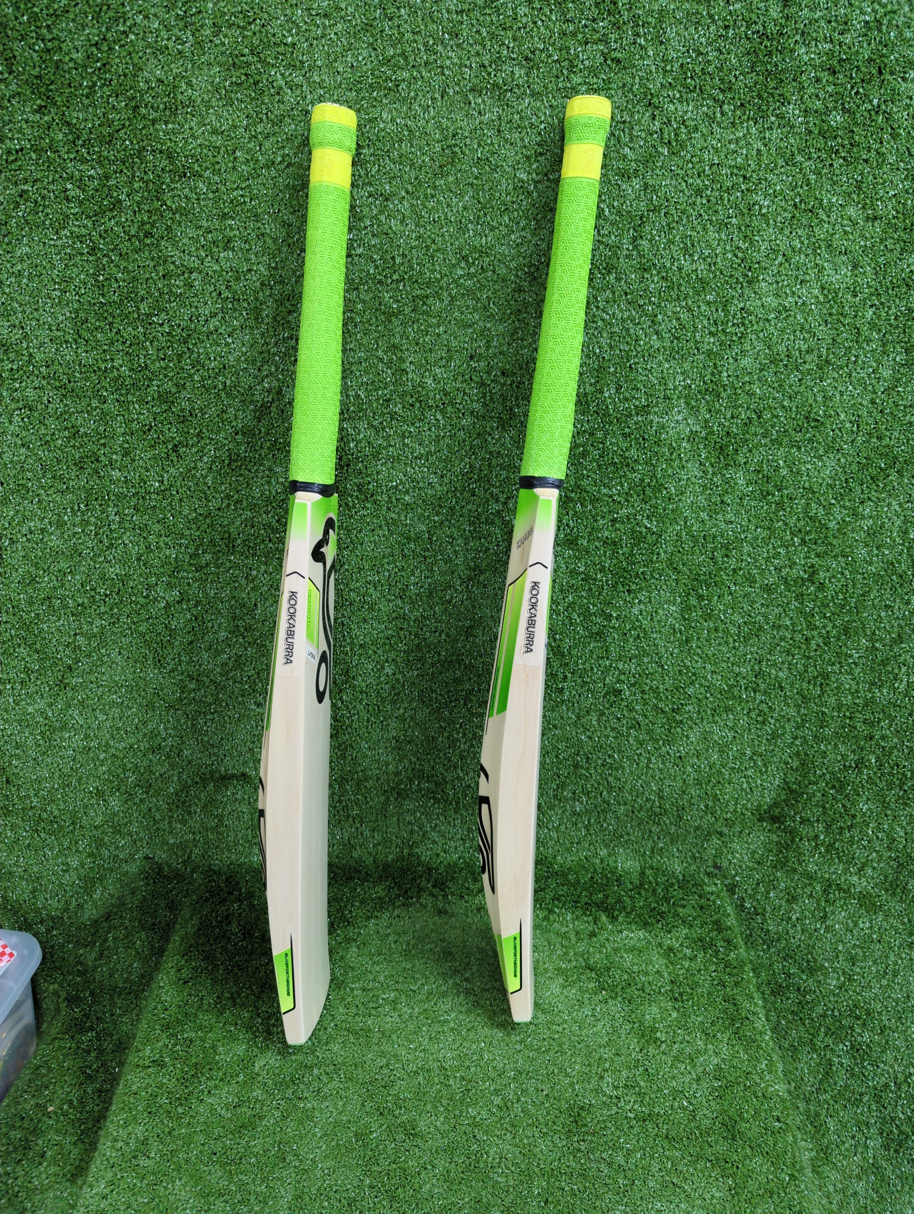 Kookaburra Kahuna Lite English Willow Cricket Bat