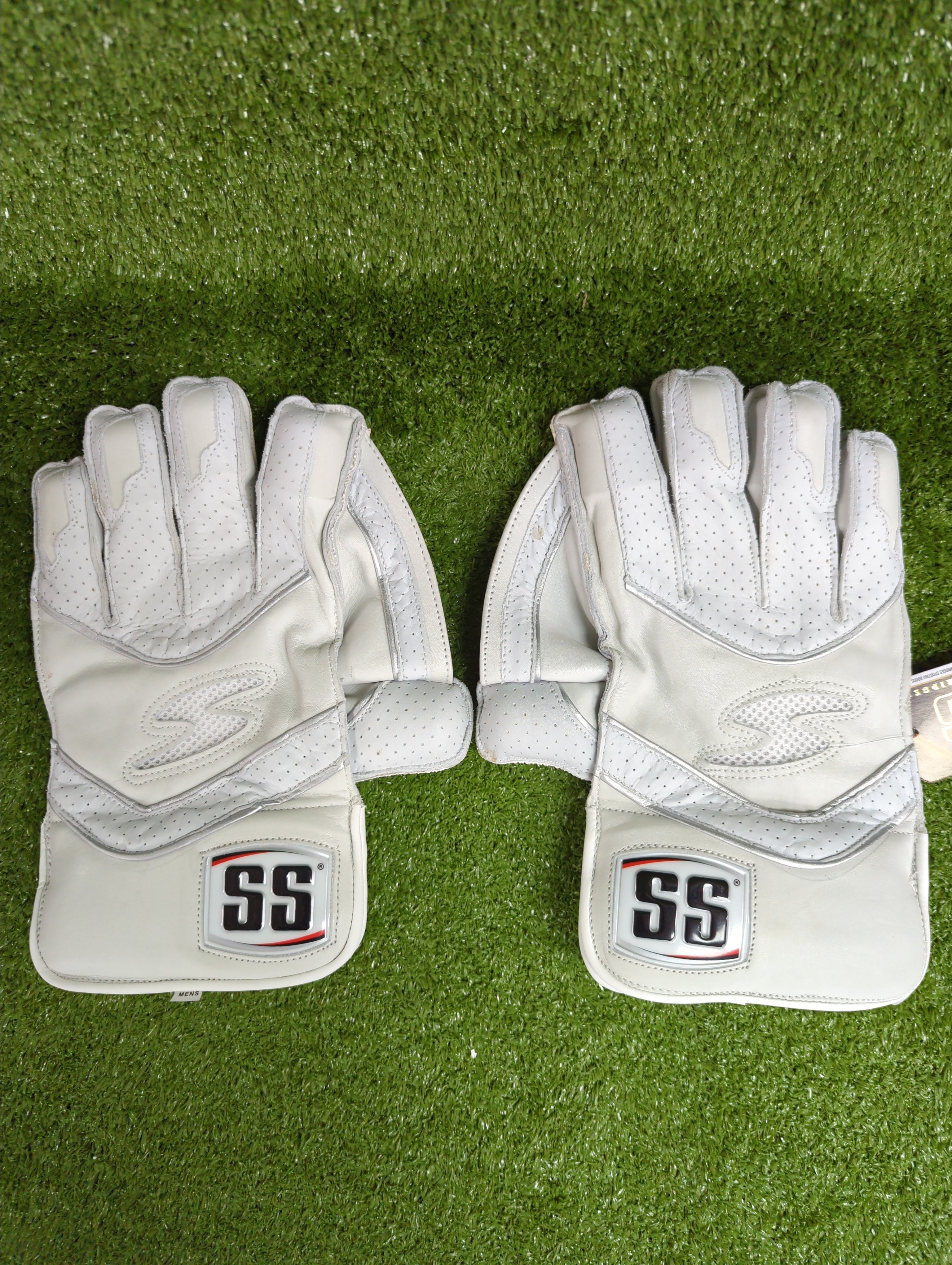 SS Reserve Edition Adult Wicket Keeping Gloves (White)