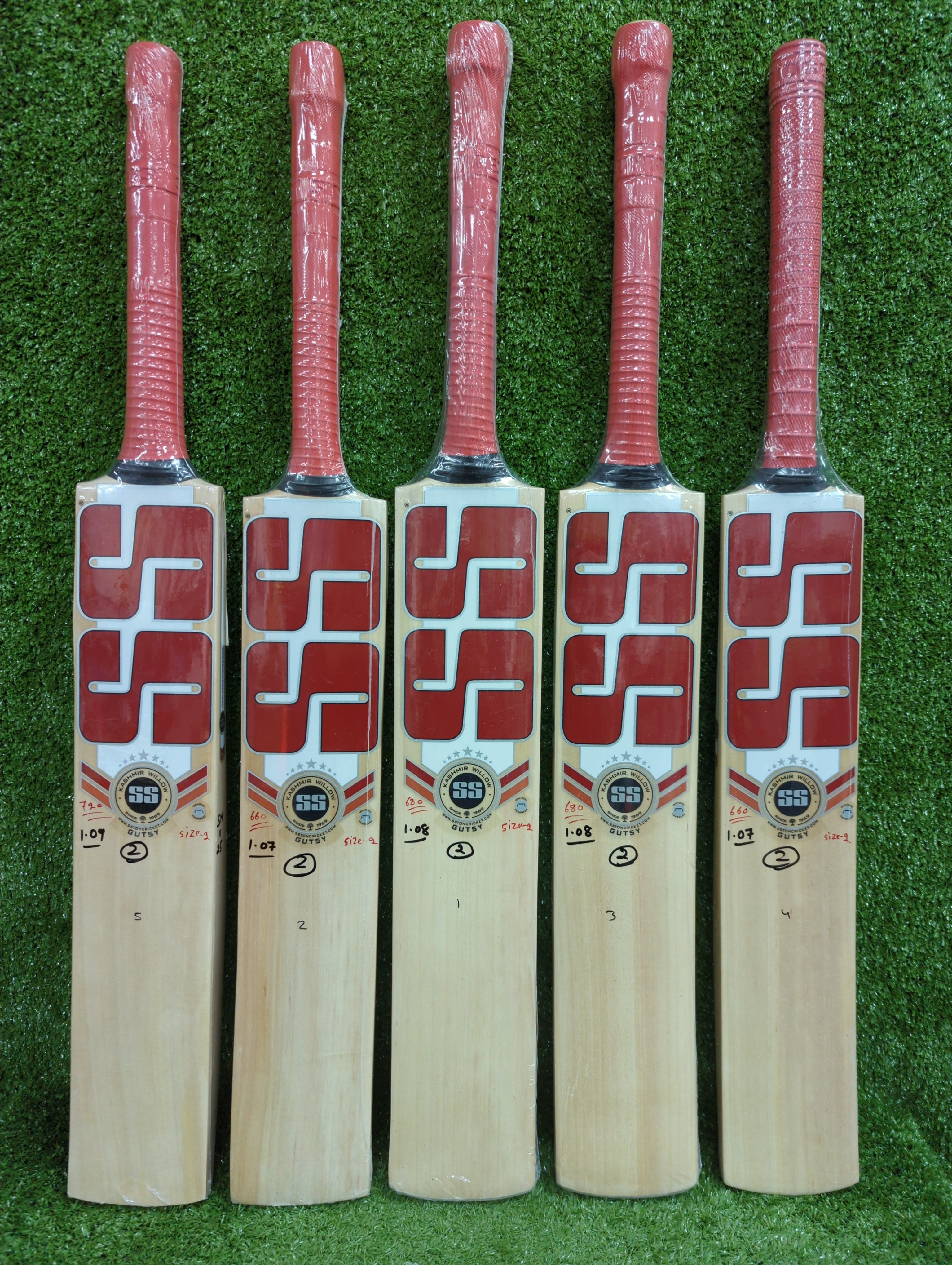 SS Gutsy Junior/Youth Kashmir Willow Cricket Bat