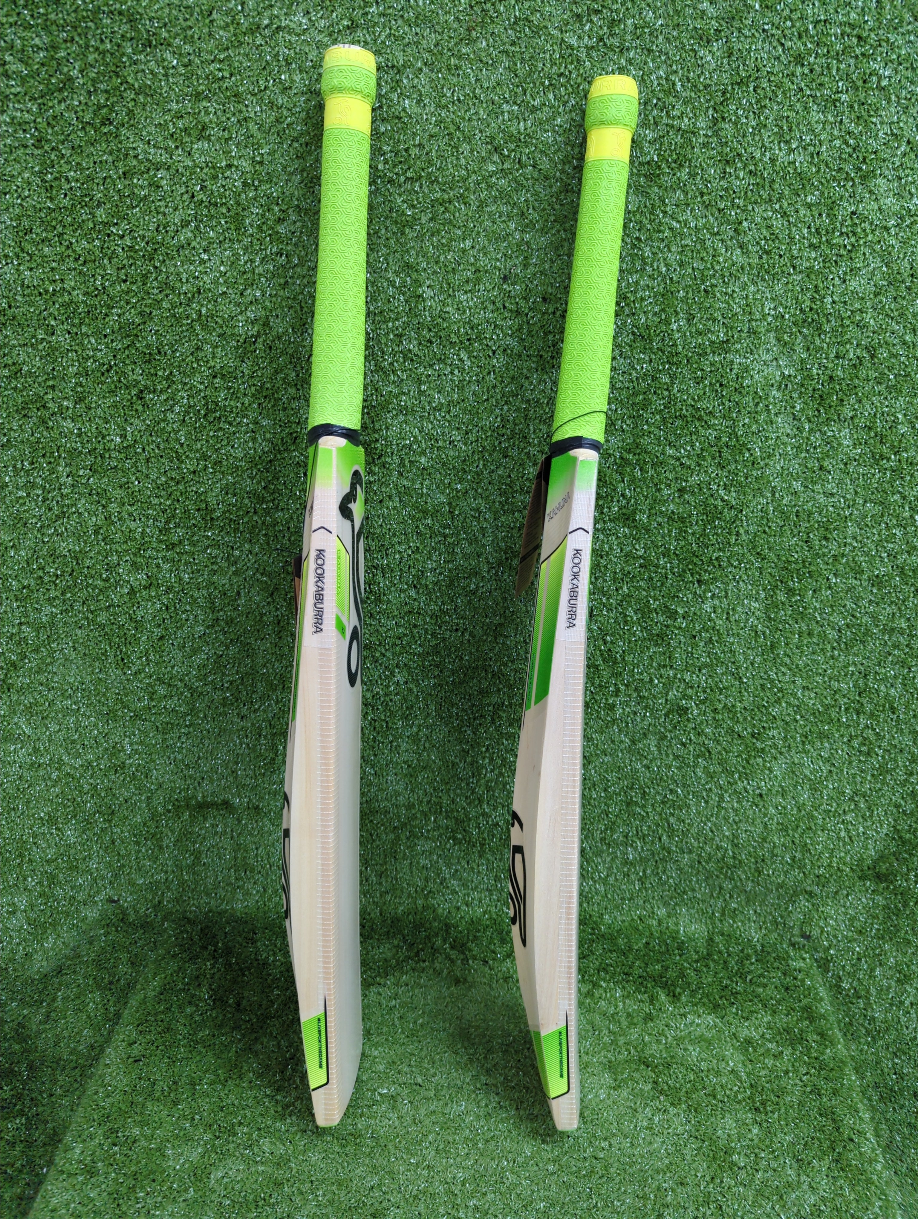 Kookaburra Kahuna 4.1 Junior / Youth English Willow Cricket Bat