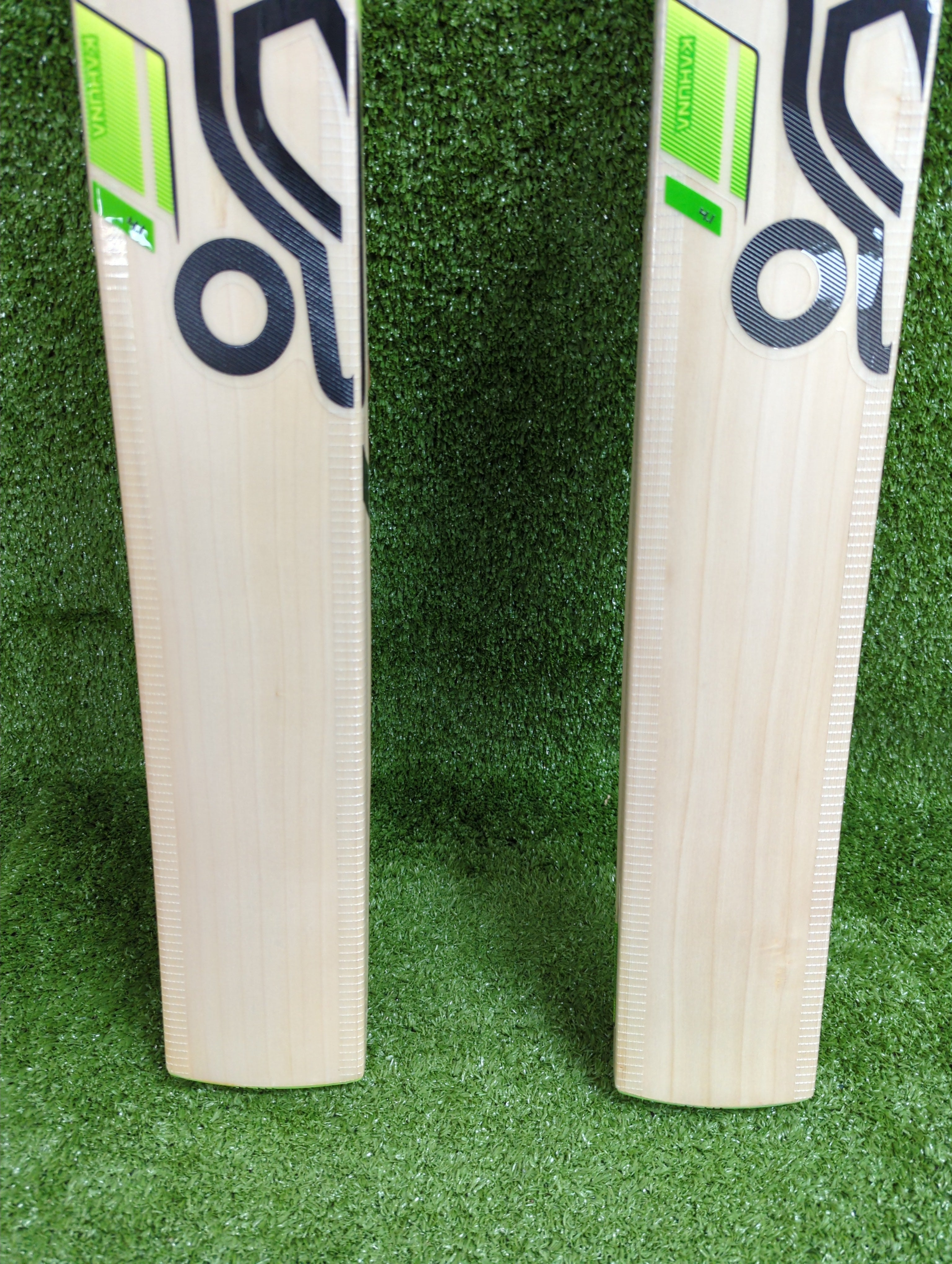 Kookaburra Kahuna 4.1 Junior / Youth English Willow Cricket Bat