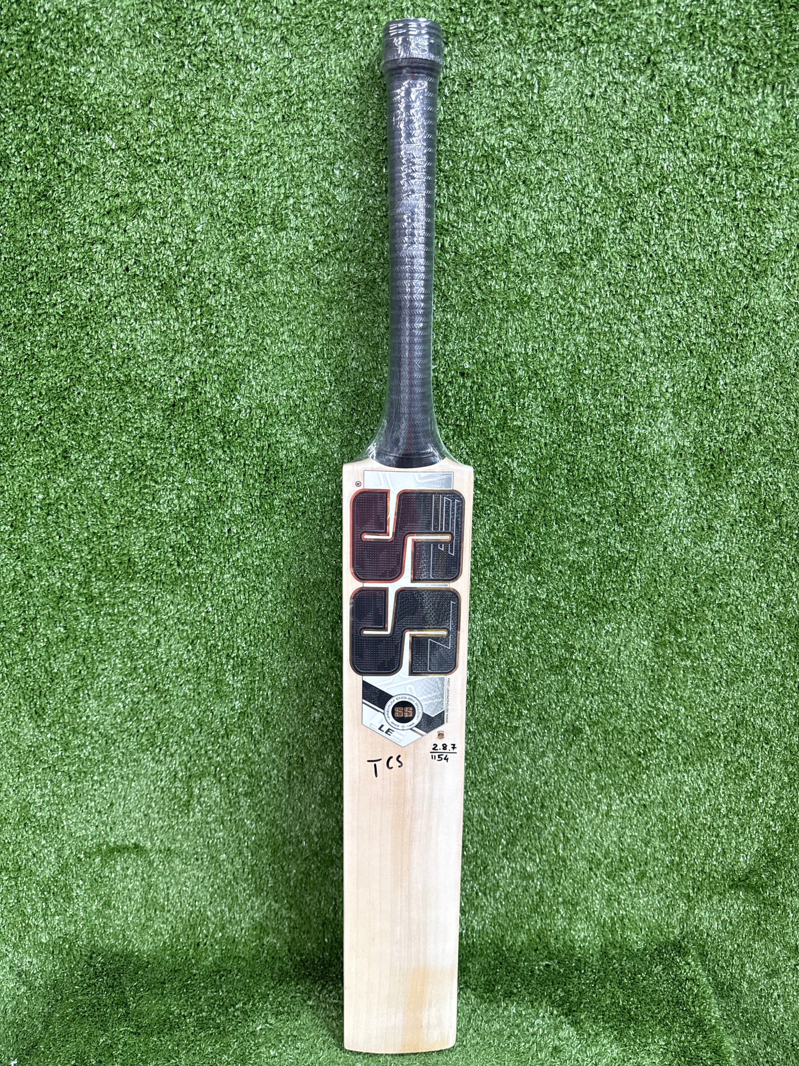 Full front view of the SS Core Limited Edition Grade 1+ English Willow Cricket Bat showing straight, evenly spaced grains.