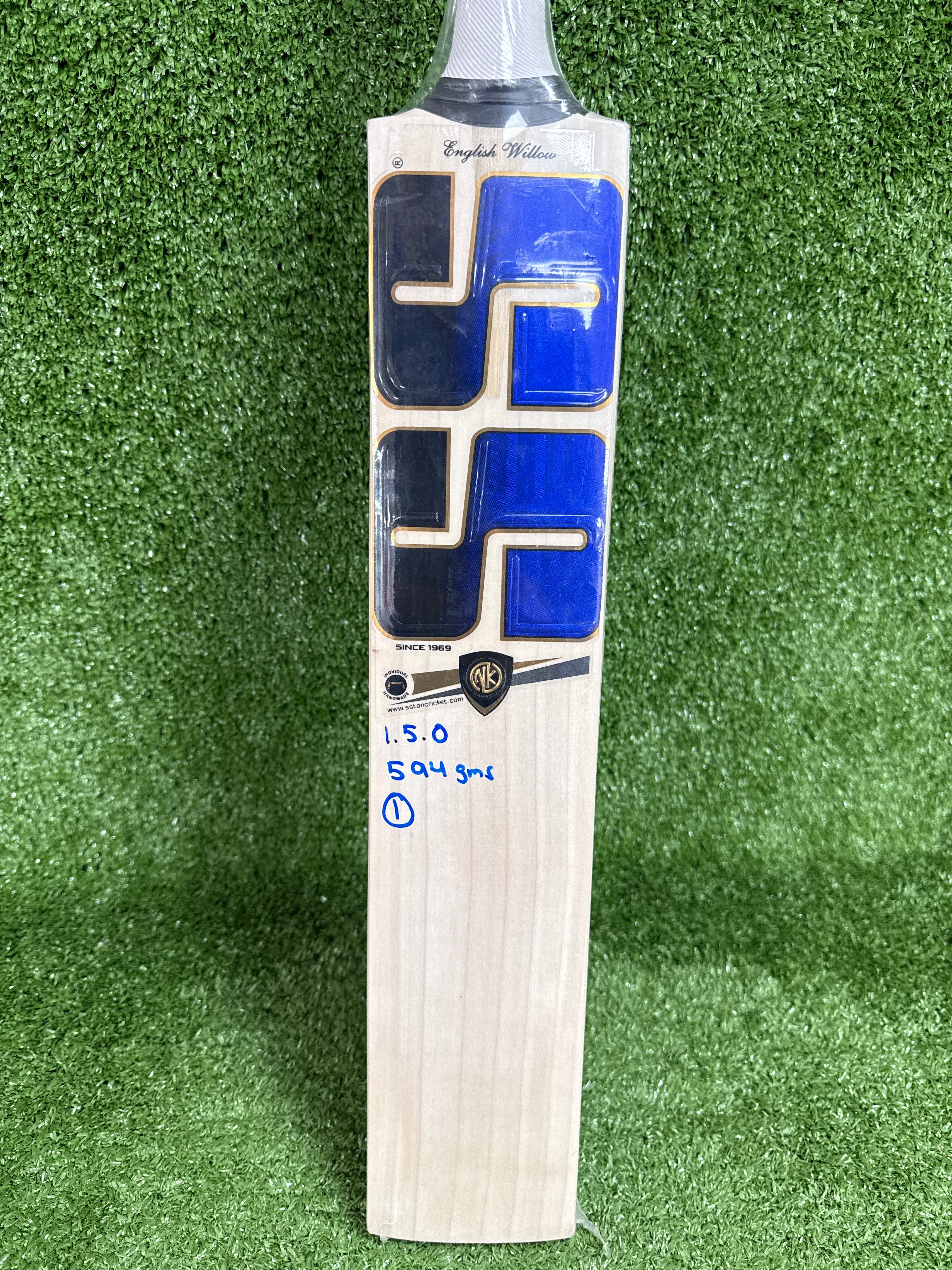 Close-up detail of the SS Player Colt bat face, highlighting the natural Grade English Willow grain structure suitable for hard leather balls.