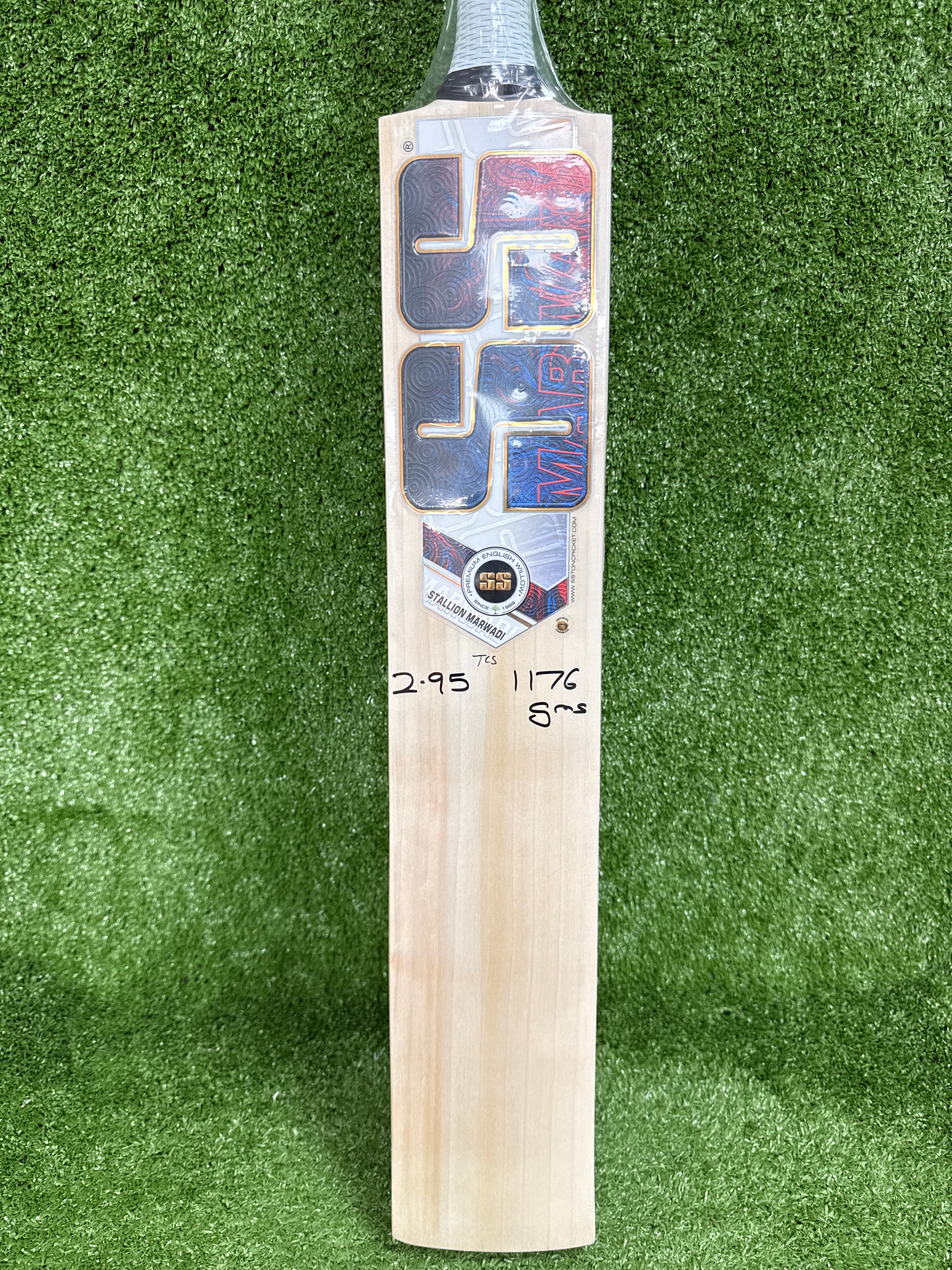 Close up front view of the SS Stallion Marwadi cricket bat highlighting the premium Grade 2 English willow grains and clean face.