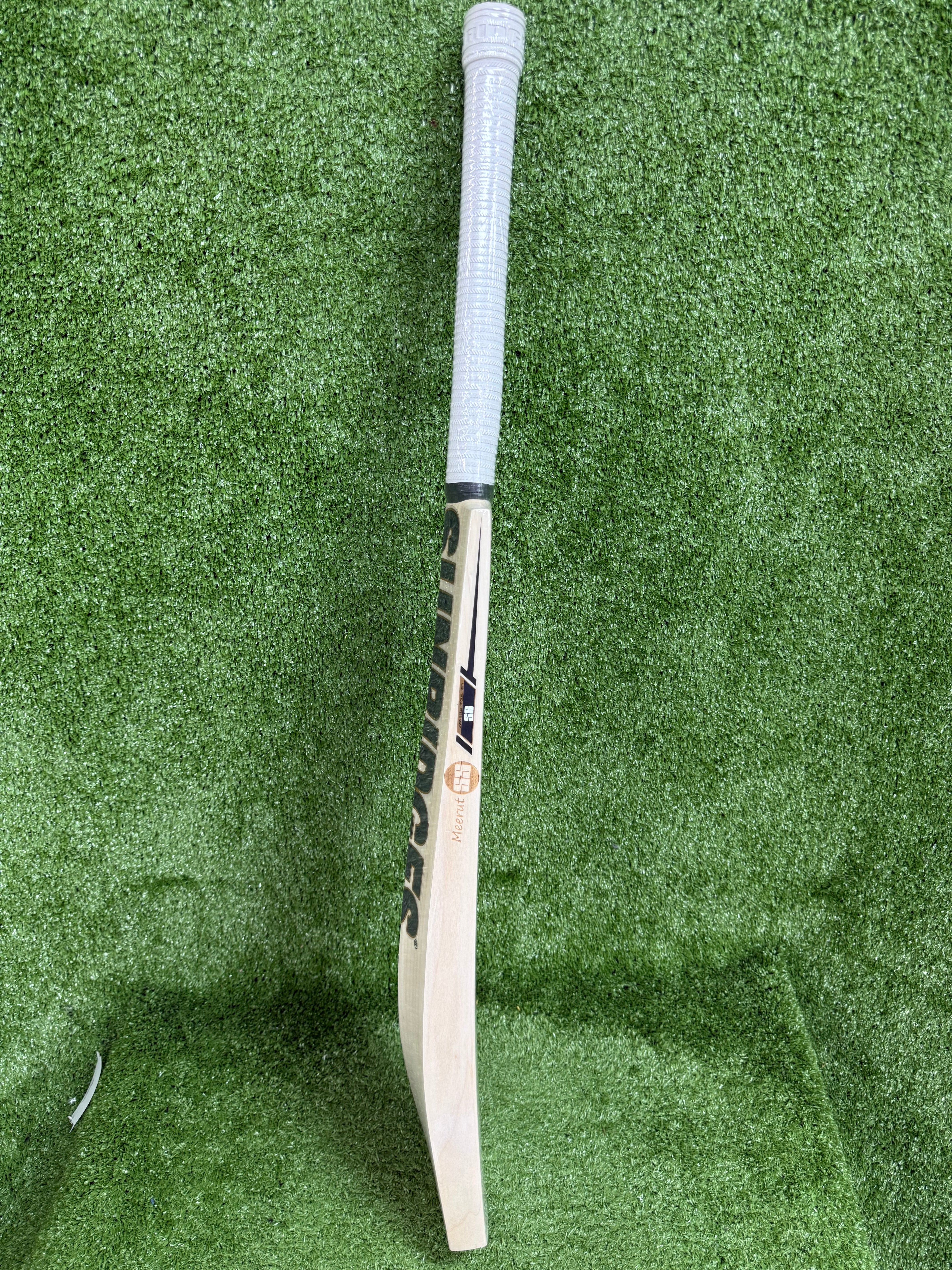 Side profile of the SS Retro Classic English Willow bat highlighting the massive TON edges for maximum power transfer.