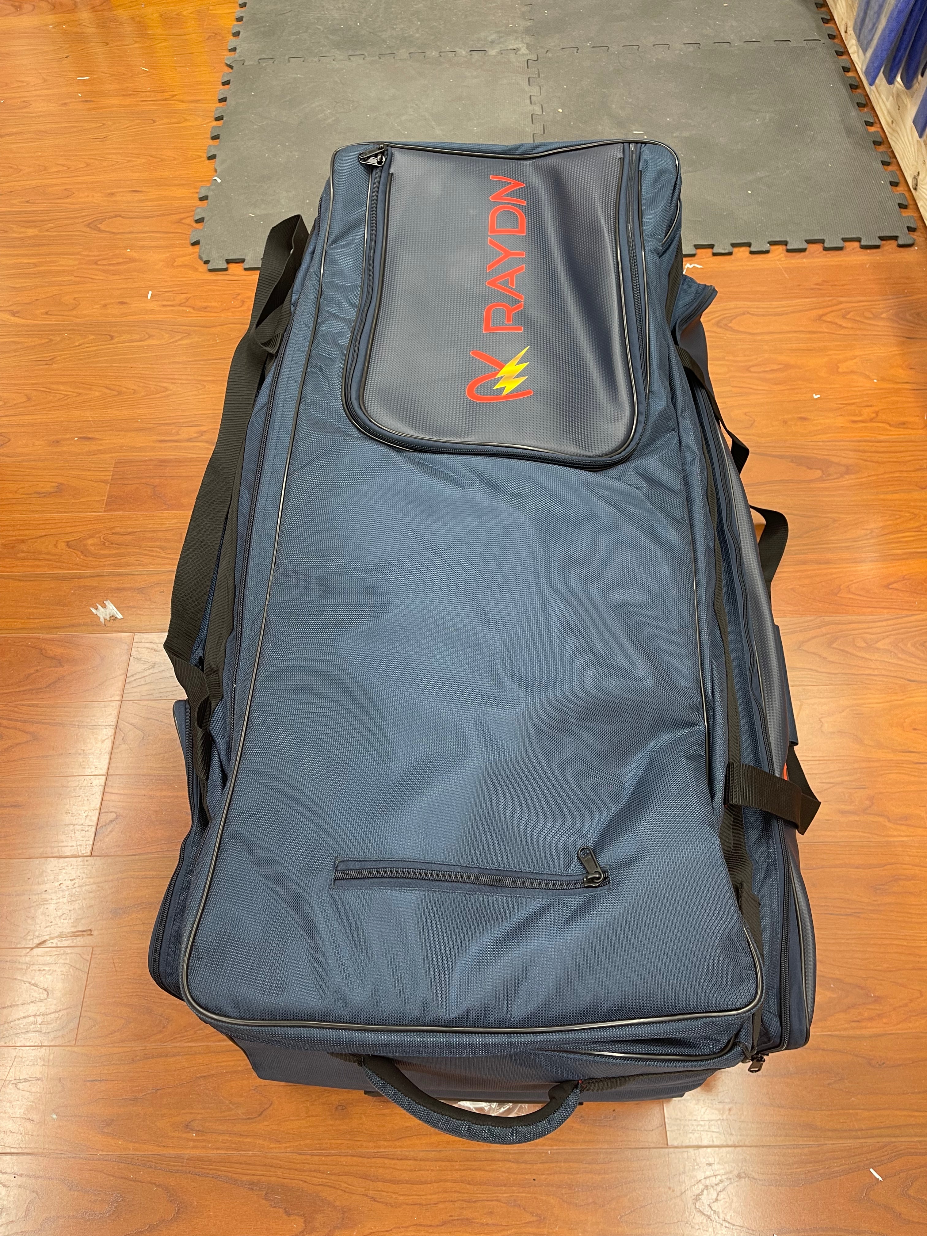 Raydn Professional Wheelie Premium Adult Cricket Kit Bag (Navy Blue / Black)