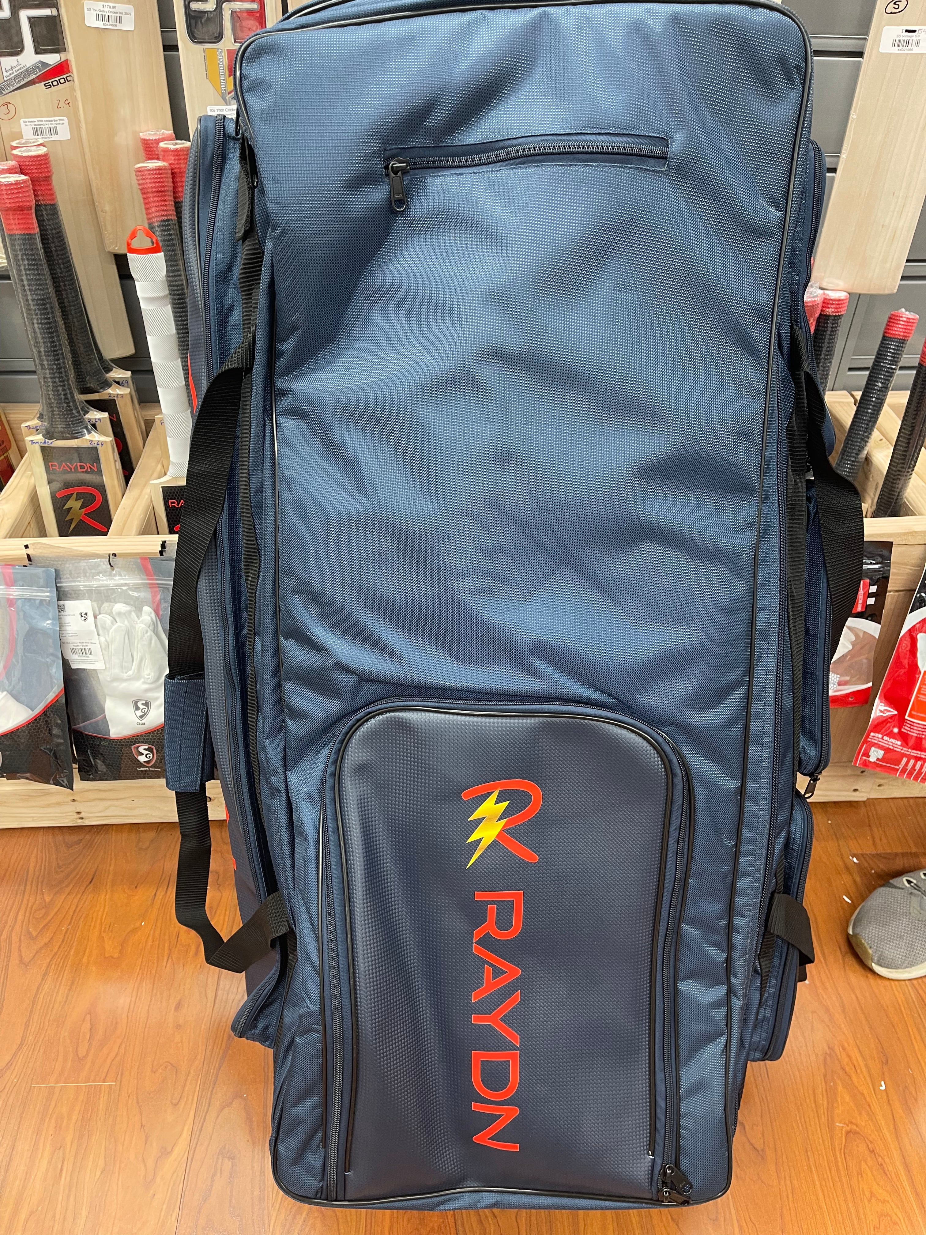 Raydn Professional Wheelie Premium Adult Cricket Kit Bag (Navy Blue / Black)