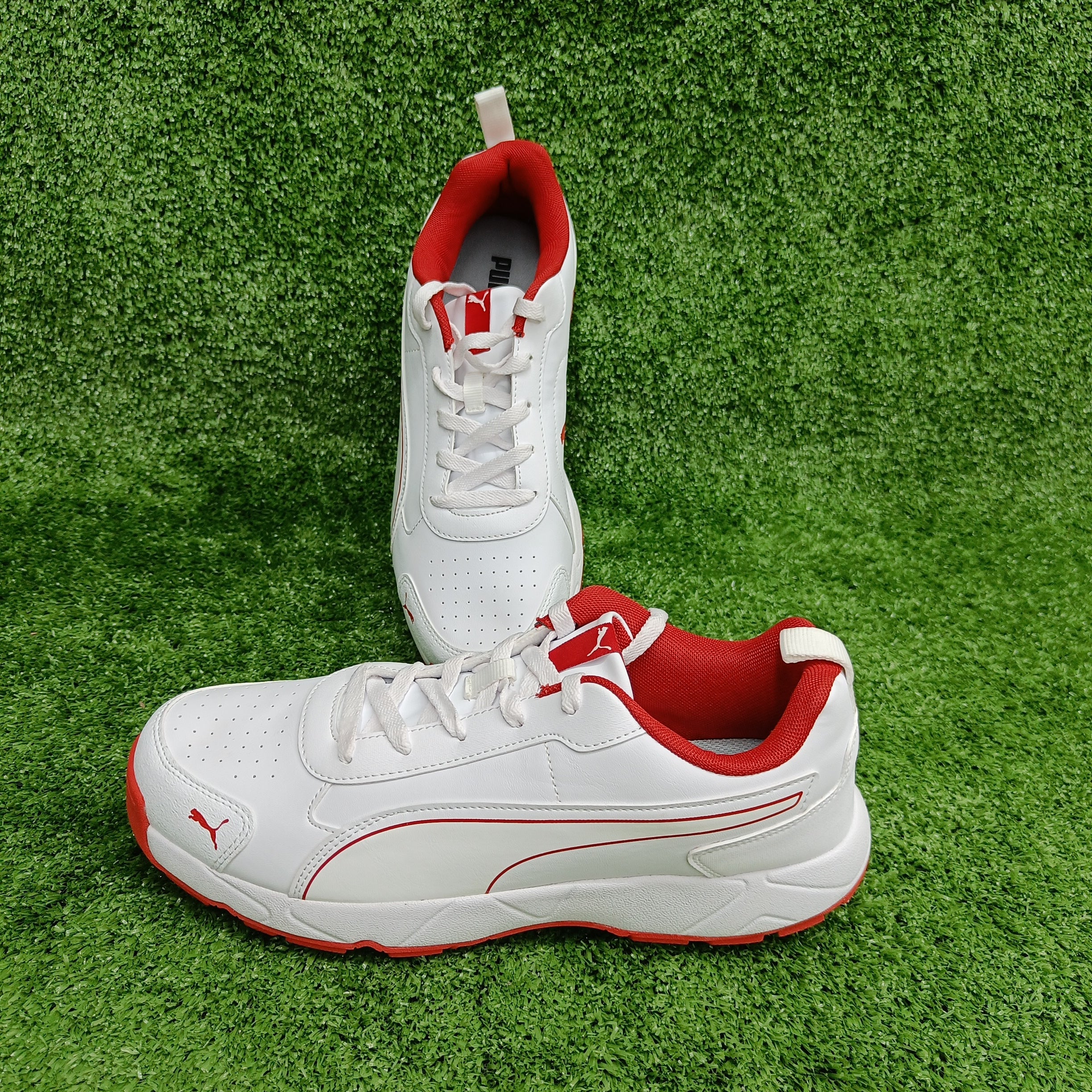 Puma red clearance cricket shoes