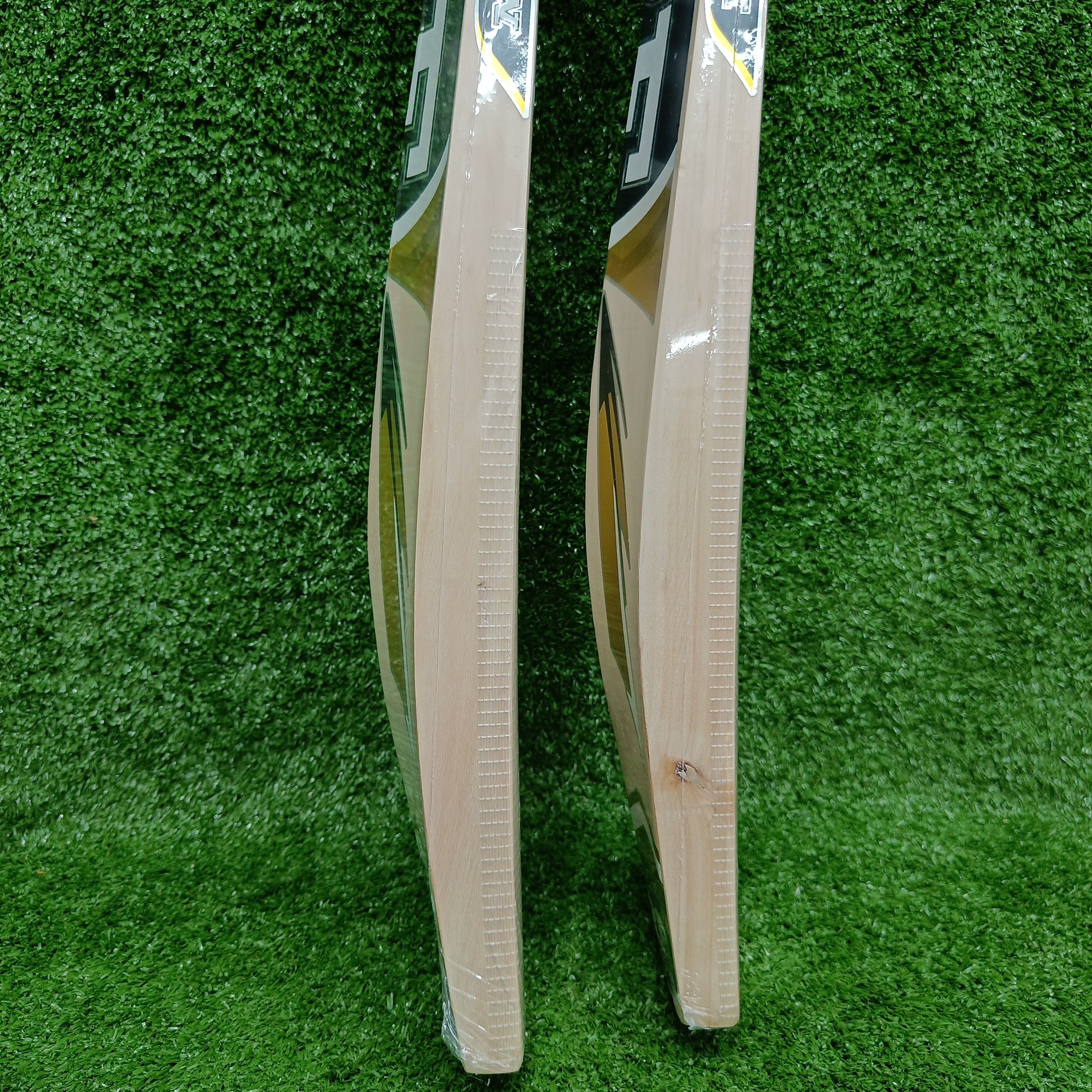 MRF Thunder Kashmir Willow Cricket Bat