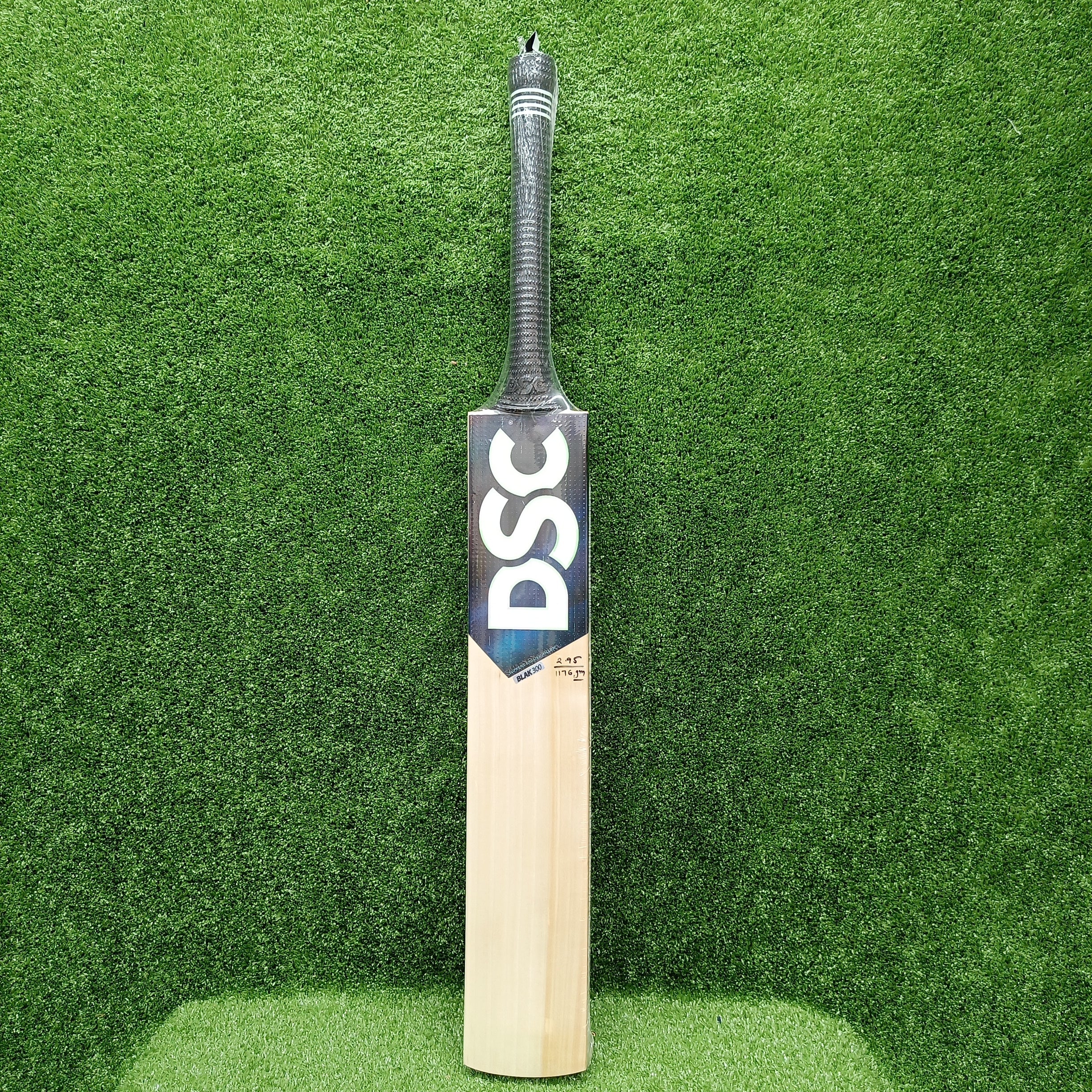 DSC BLAK 300 English Willow Cricket Bat