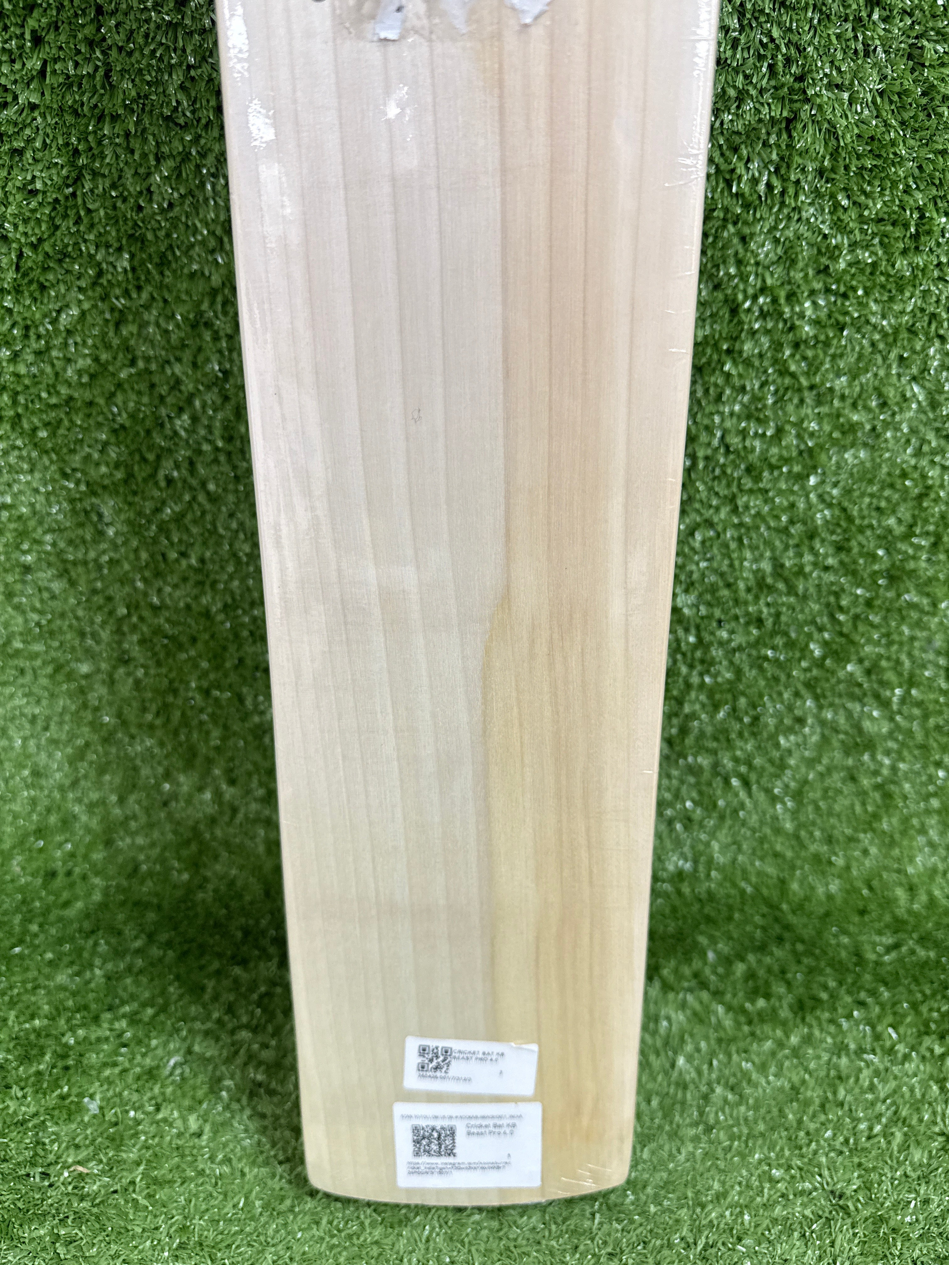 Kookaburra Beast Pro 4.0 English Willow Cricket Bat