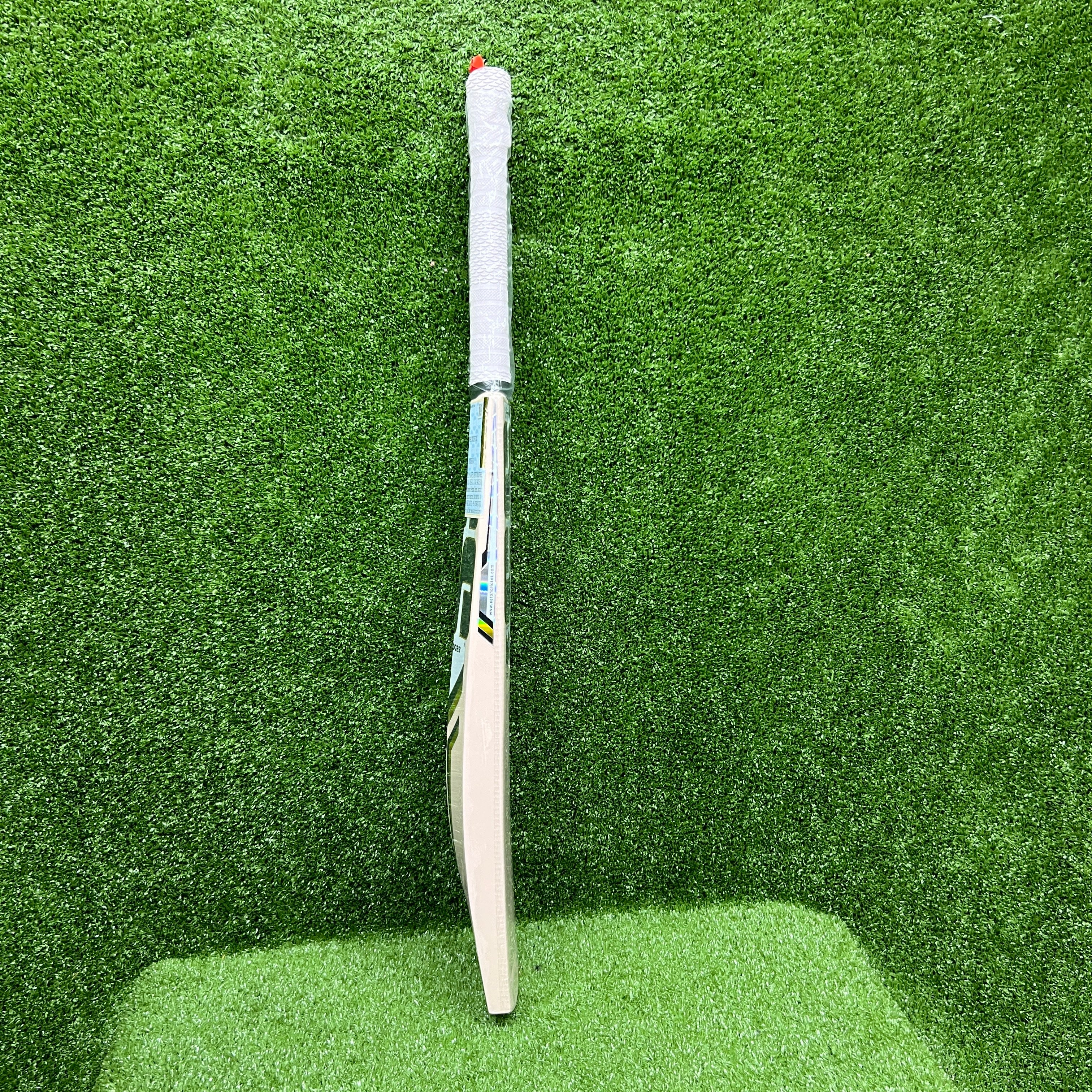 SS Sky Super Junior / Youth English Willow Cricket Bat