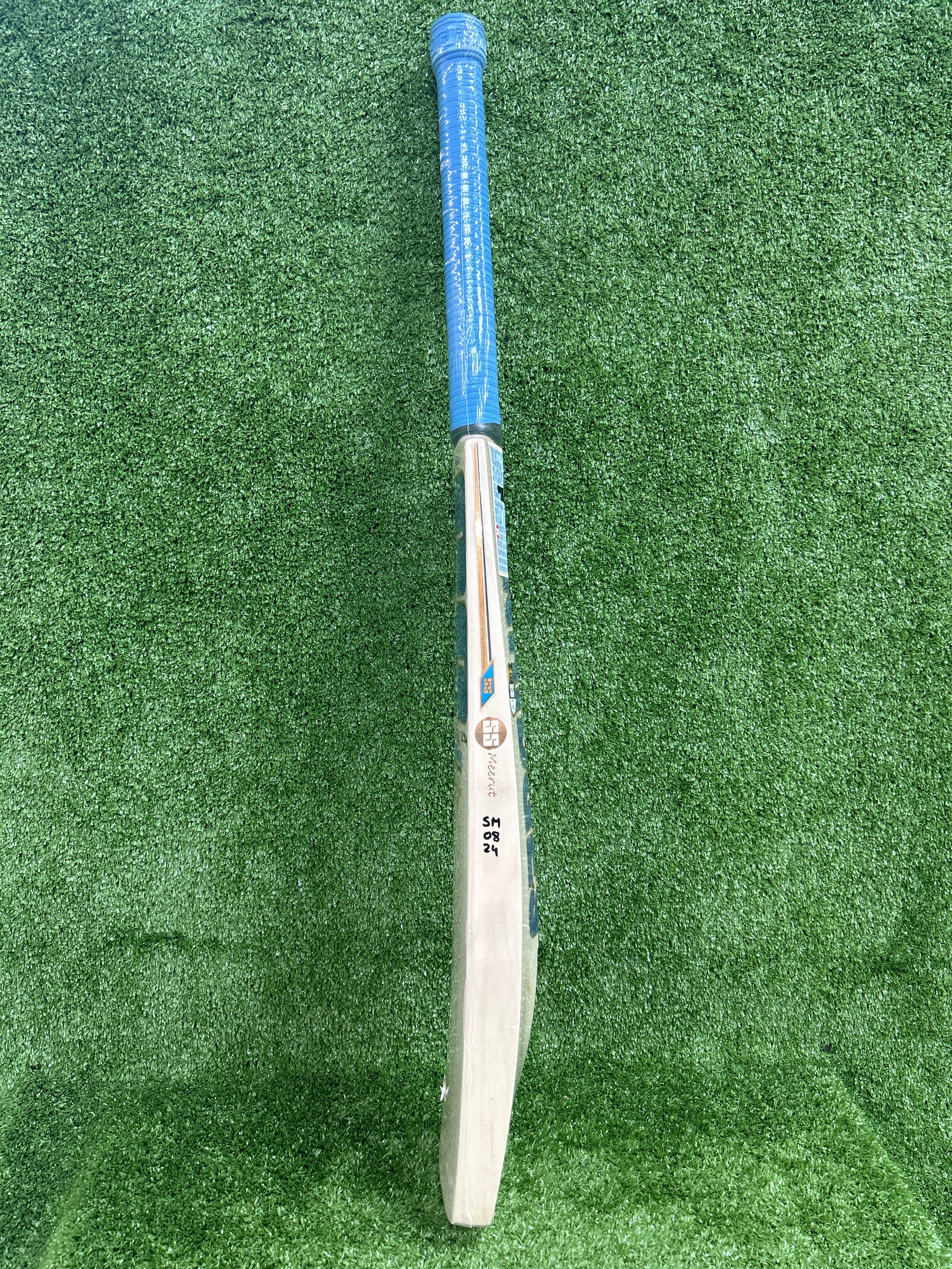 SS Vintage Finisher One (Dinesh Karthik) English Willow Cricket Bat Light Blue