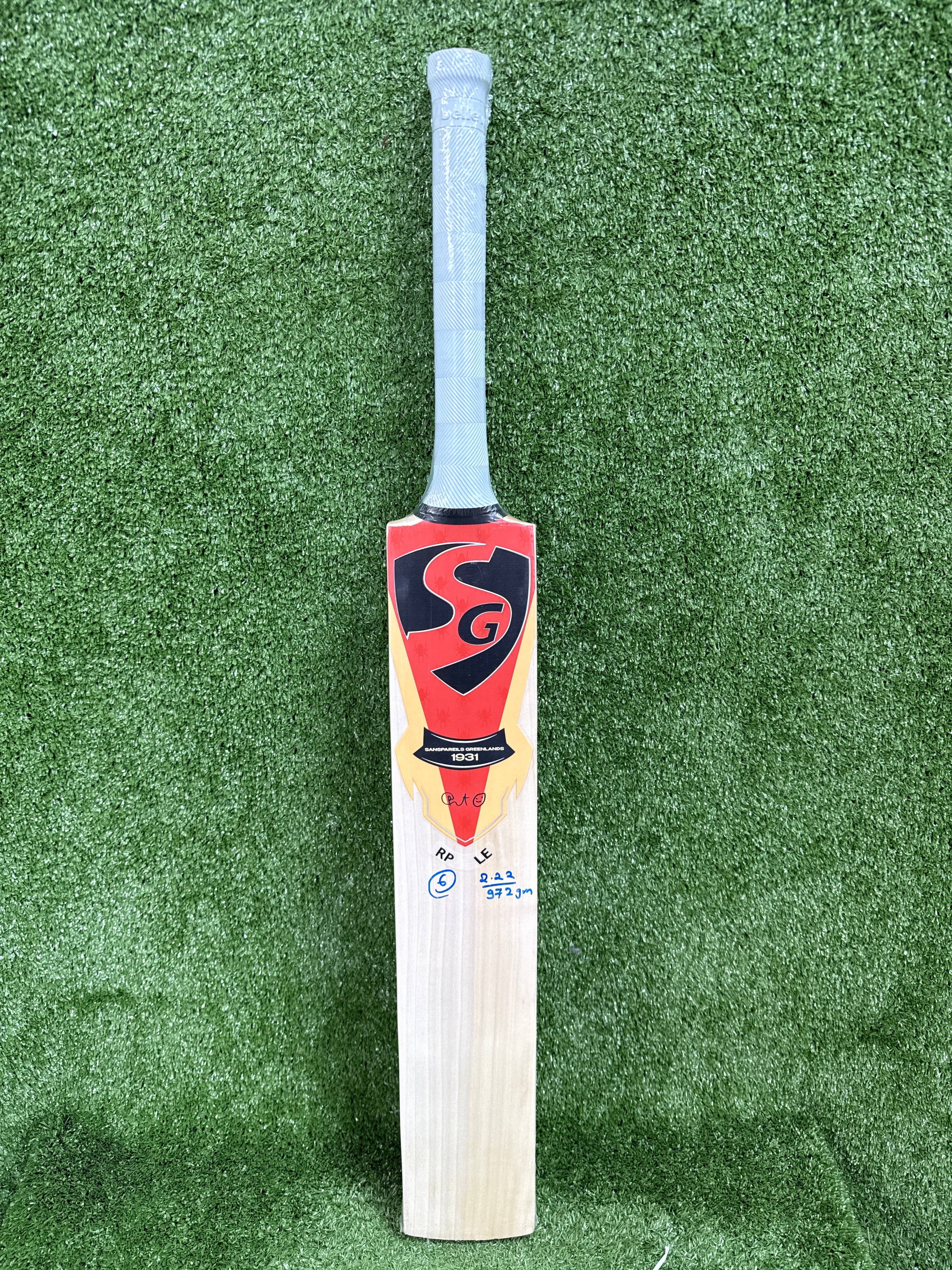SG RP Limited Edition (Rishabh Pant) Junior / Youth English Willow Cricket Bat