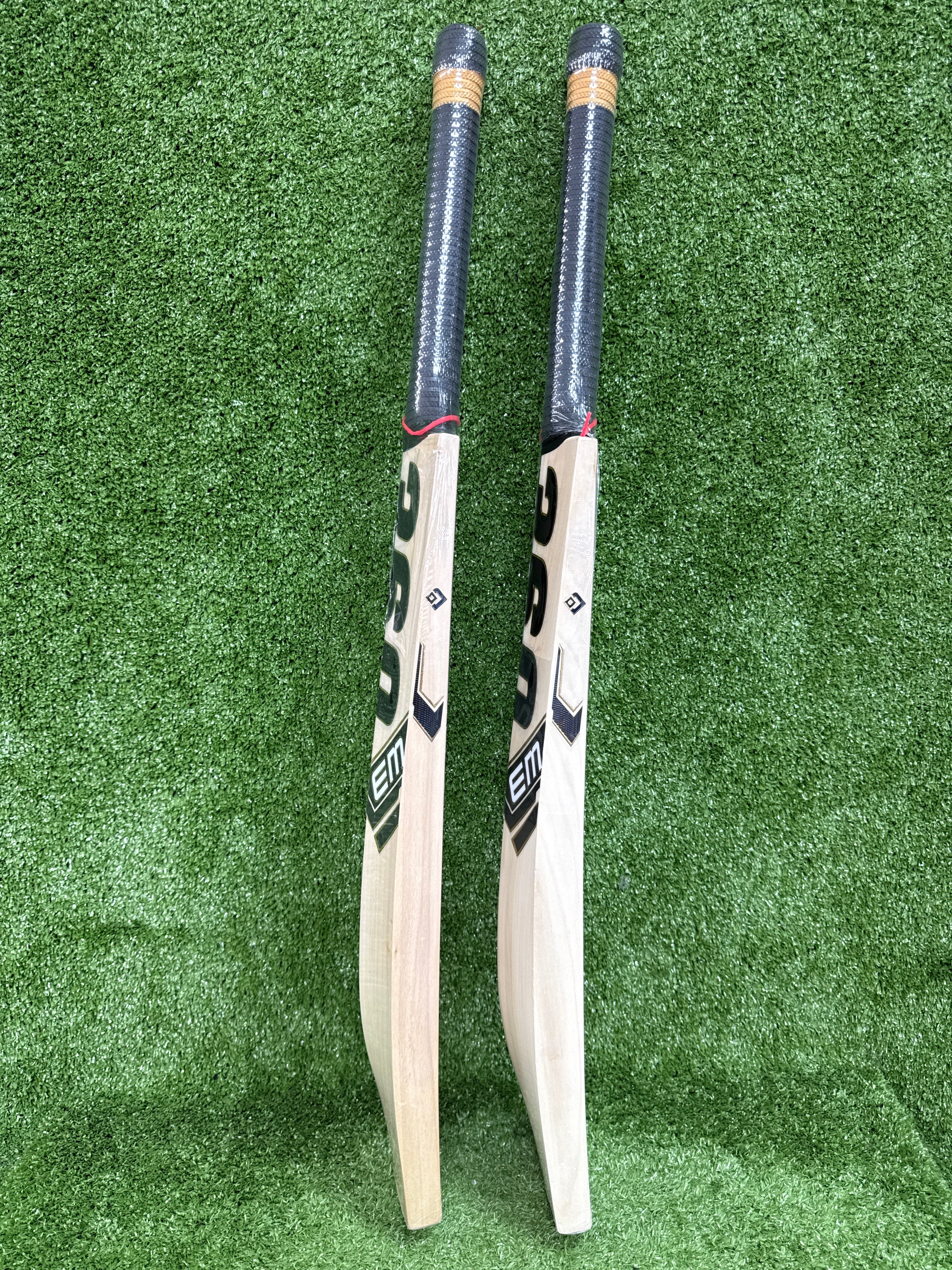 EM 360 No. 17 AB de Villiers Junior Youth English Willow Cricket Bat