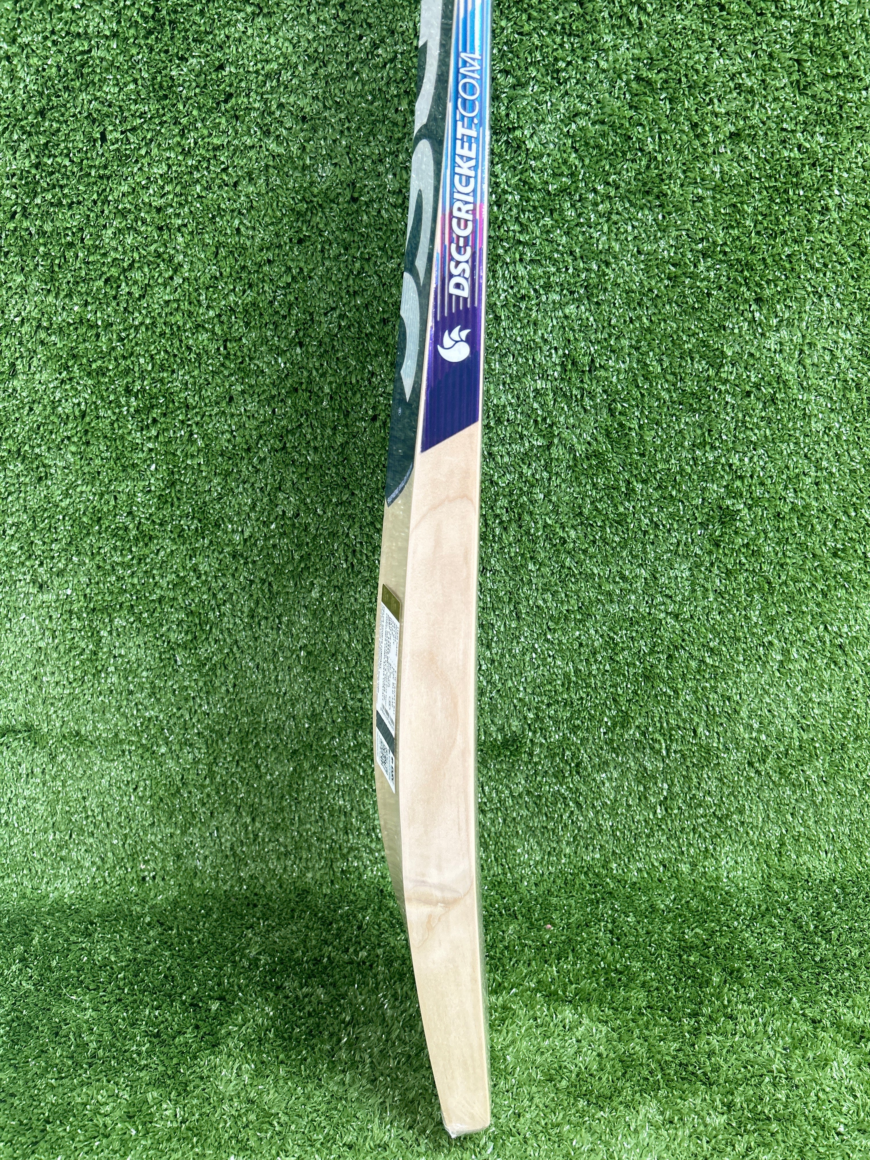 DSC Blu 330 Junior / Youth English Willow Cricket Bat