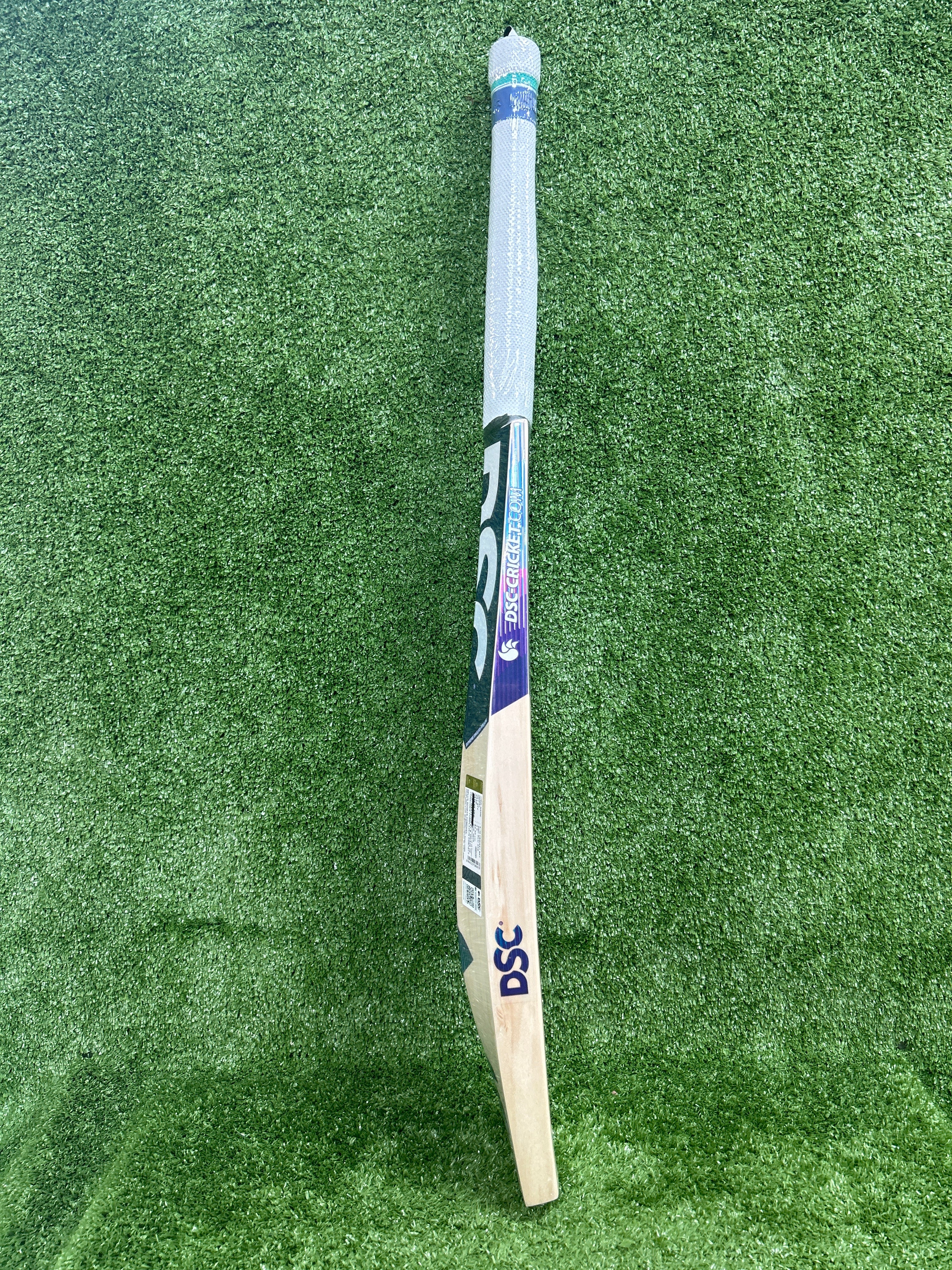 DSC Blu 450 Youth Harrow English Willow Cricket Bat