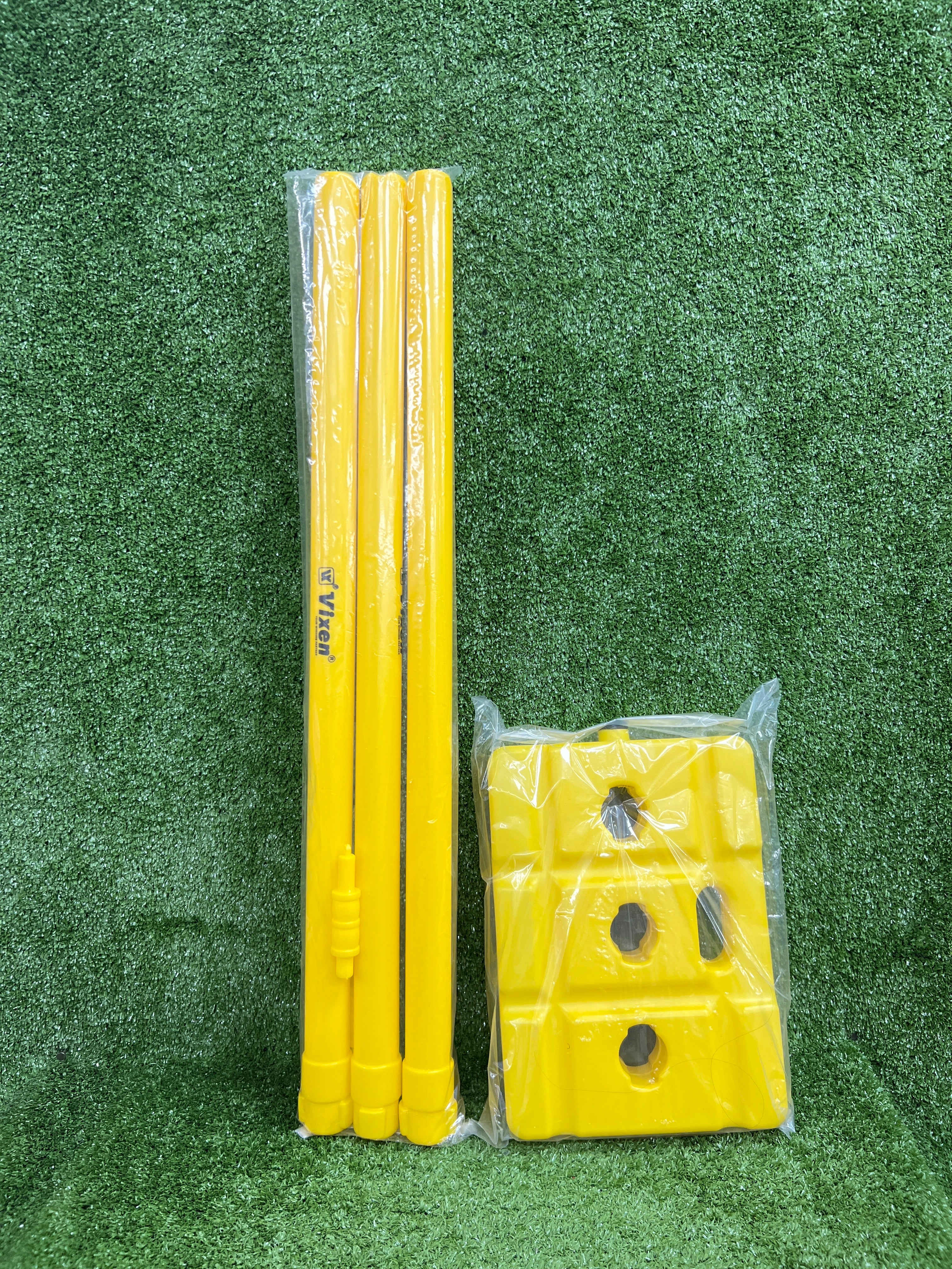 Vixen Cricket Plastic Stumps Set with Plastic Base