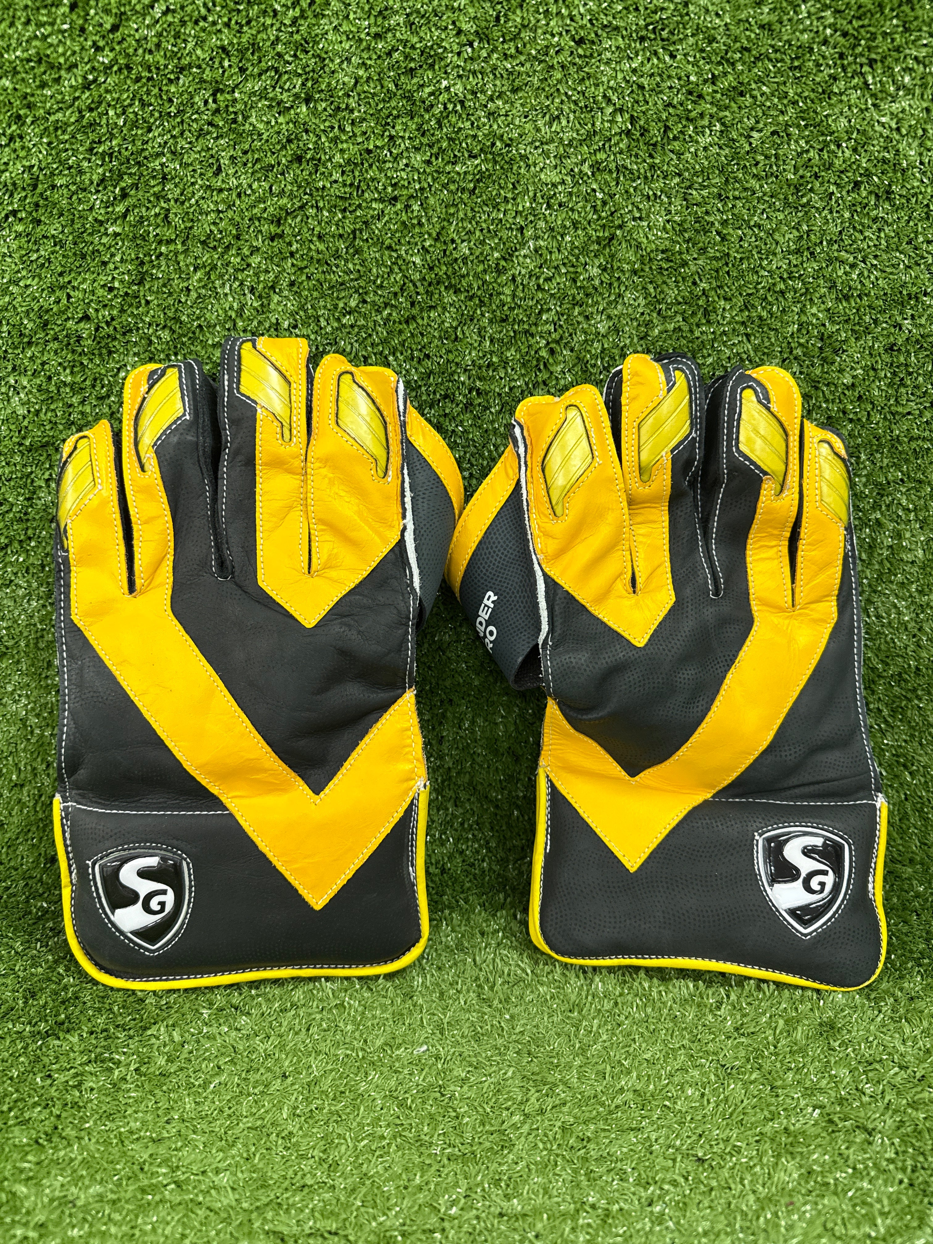SG Thunder Pro Cricket Wicket Keeping Gloves