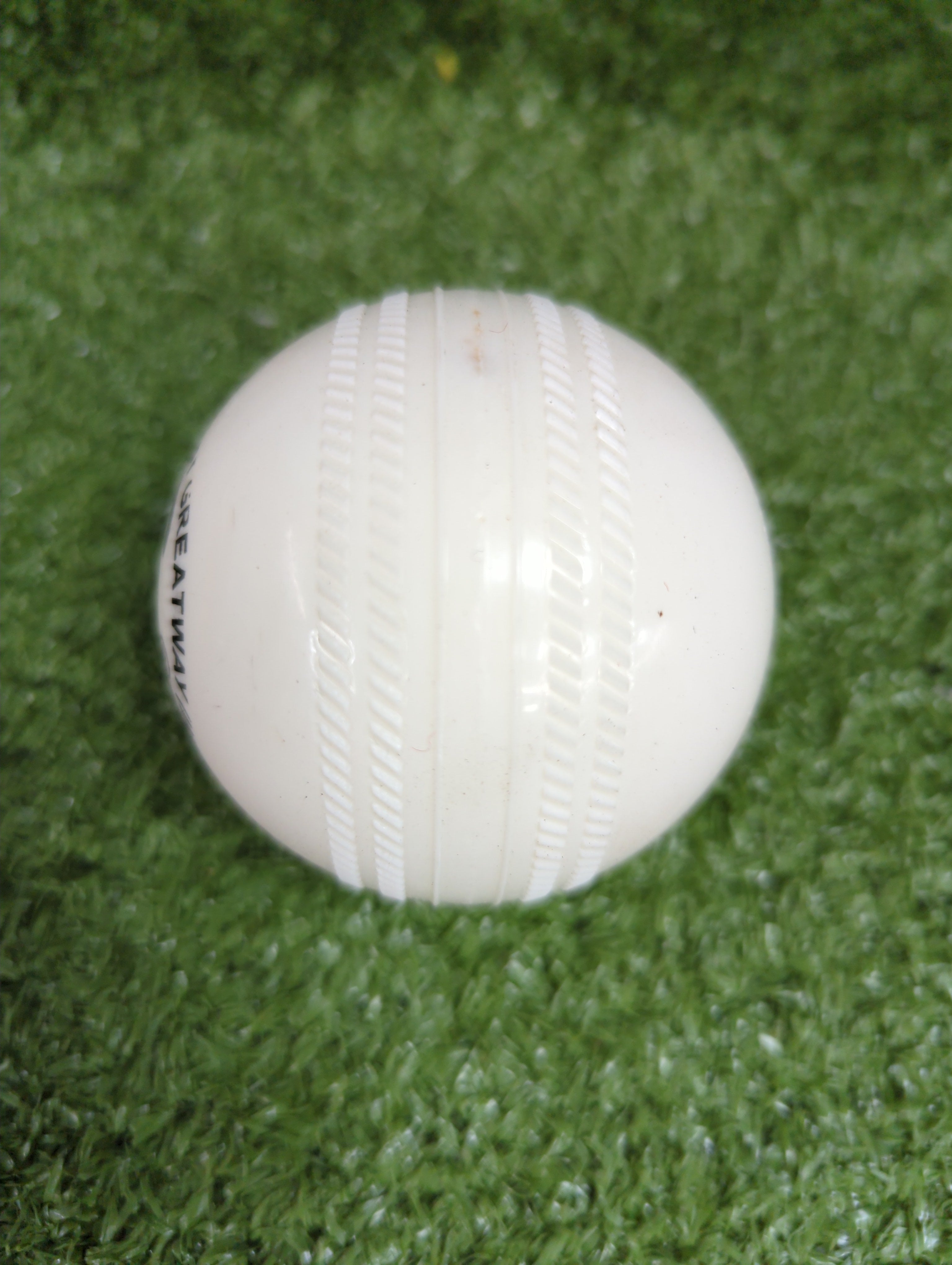 Sixer Windball I10 Cricket Rubber Ball (120 Grams) - White - Side