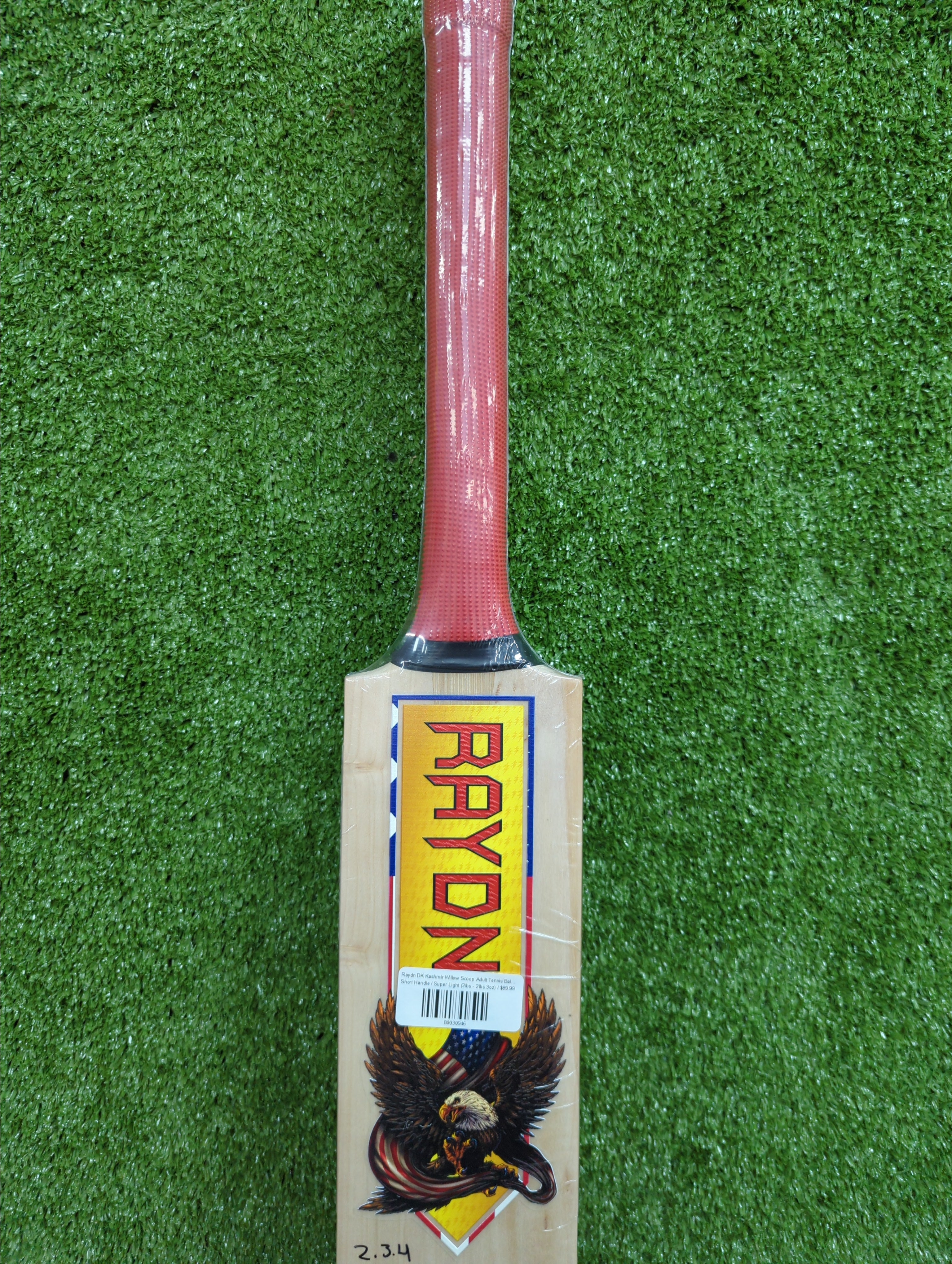 Full cane round handle of Raydn cricket bat for shock absorption