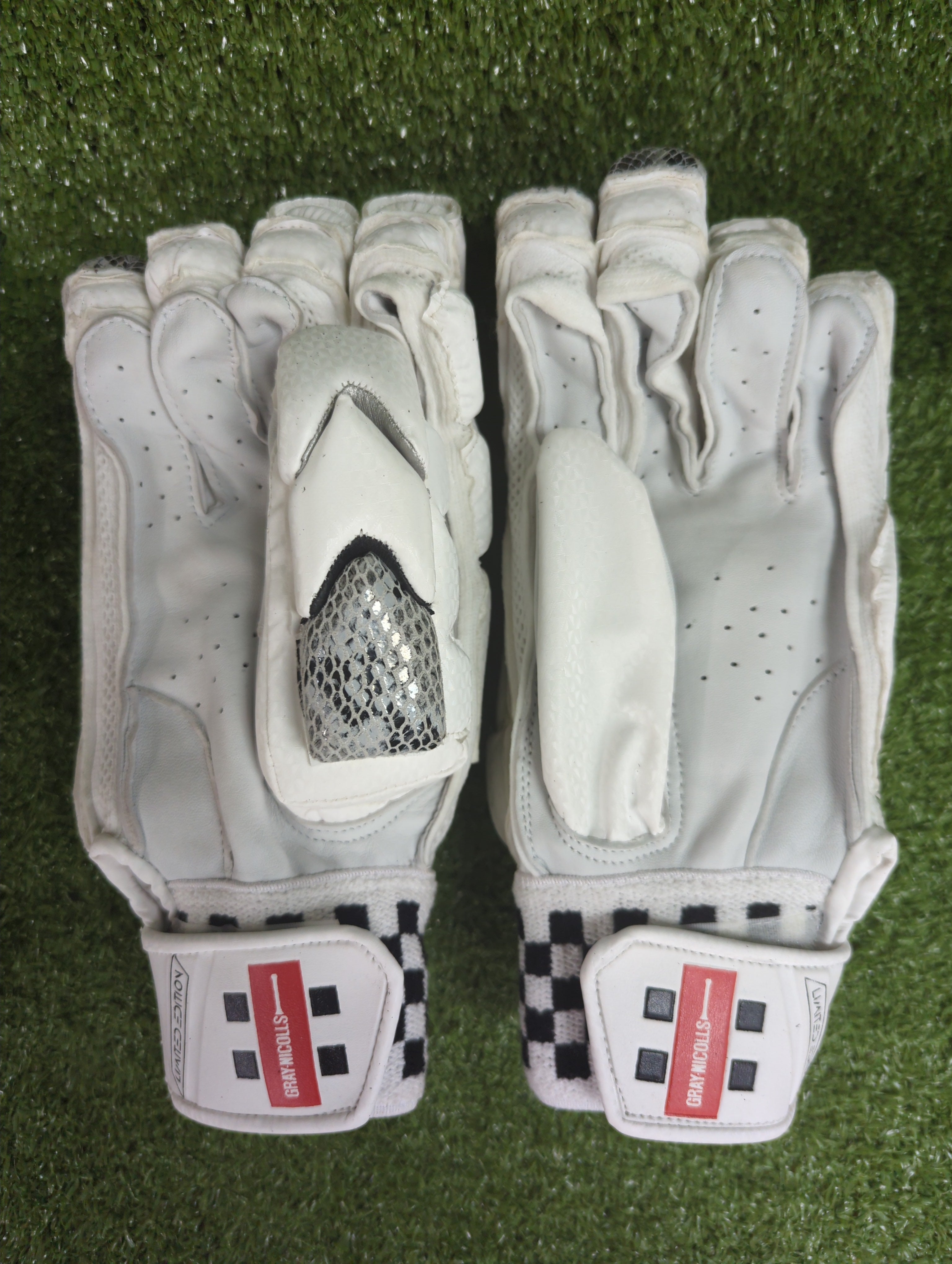 3-section interlocking thumb design for flexibility and safety