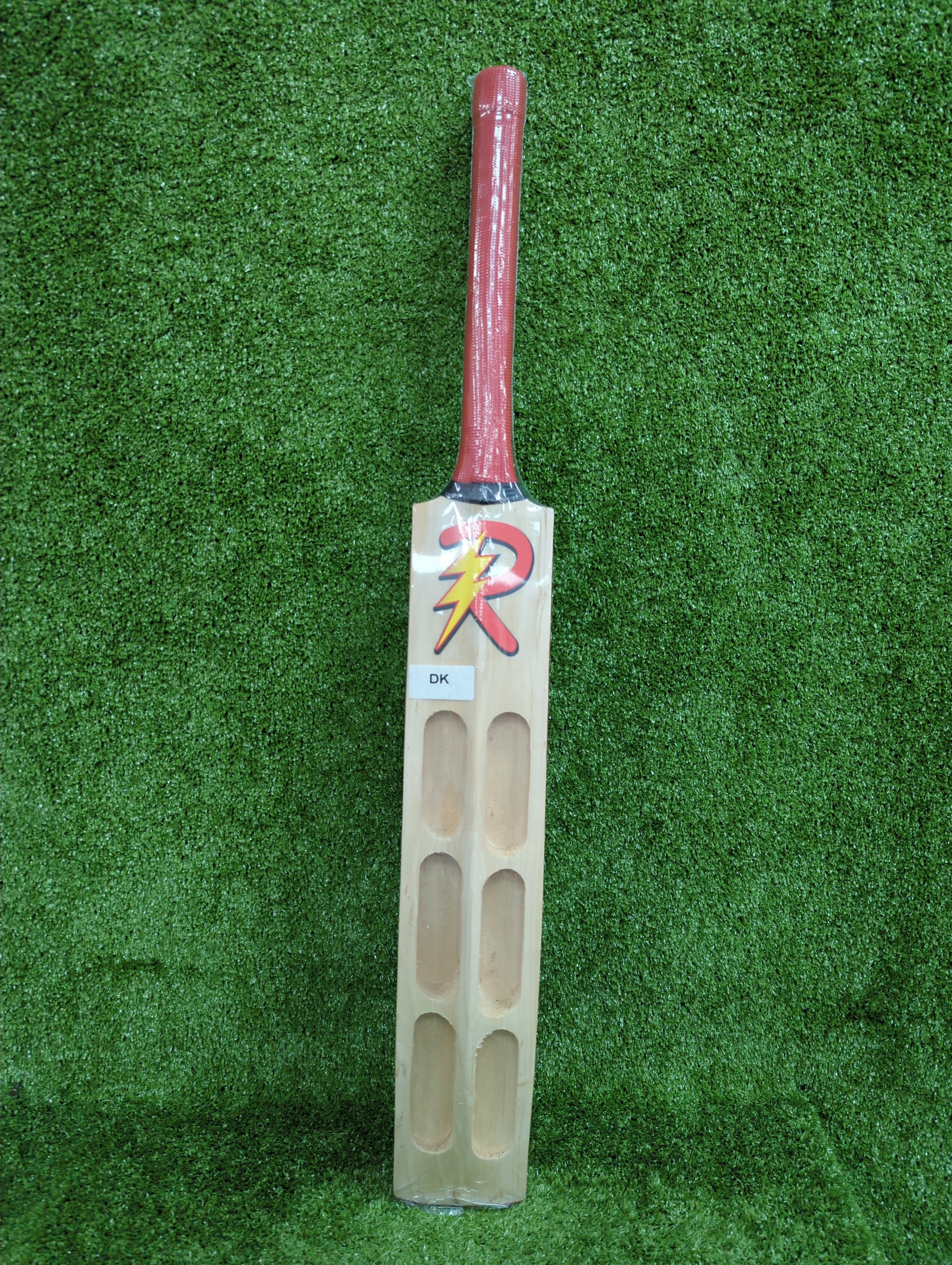 Detailed back view of the scoop design on a Raydn tennis bat