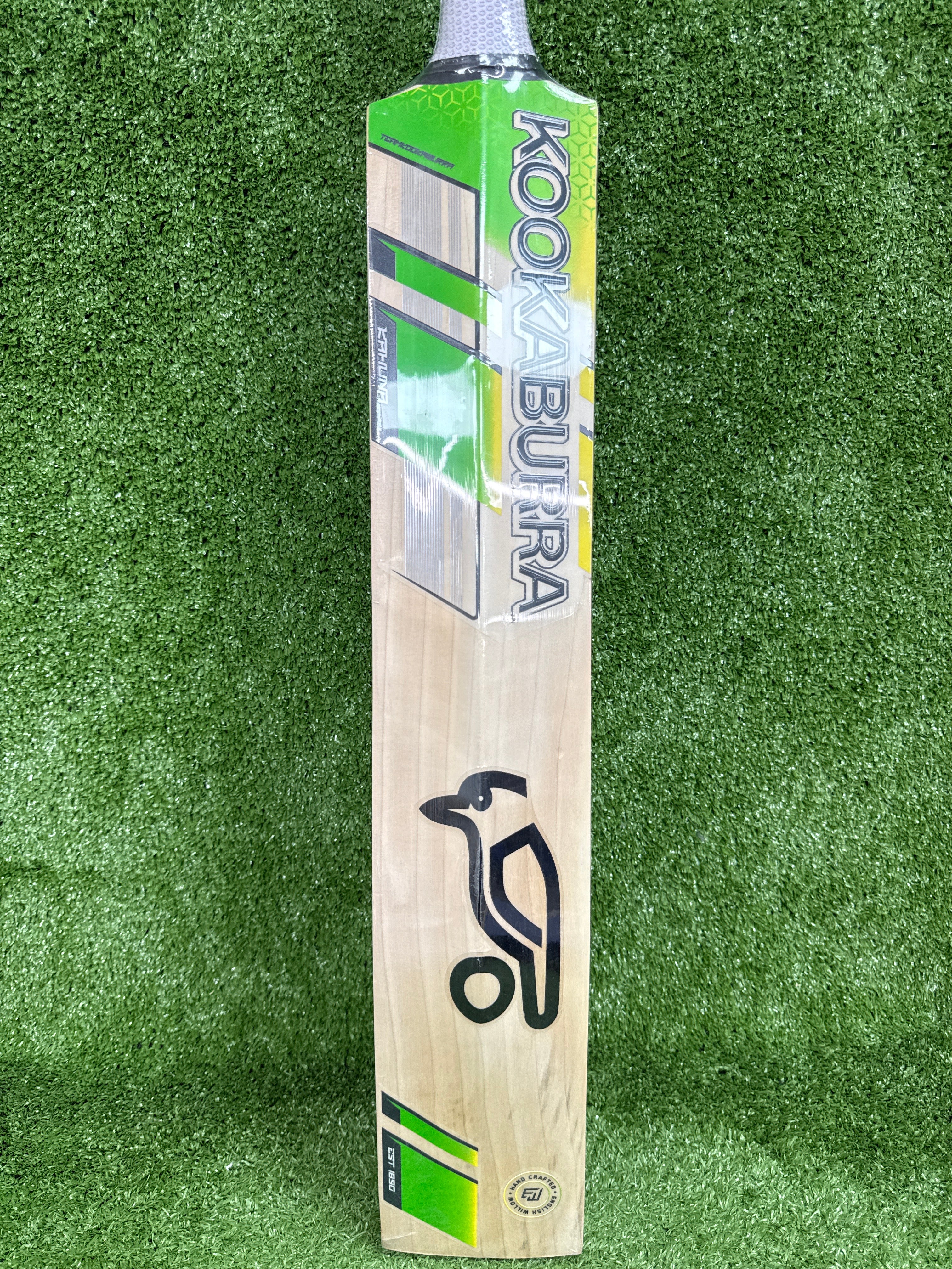 Close up of the oval handle and grid bat grip on the Kookaburra Shadow Pro Players Grade bat.