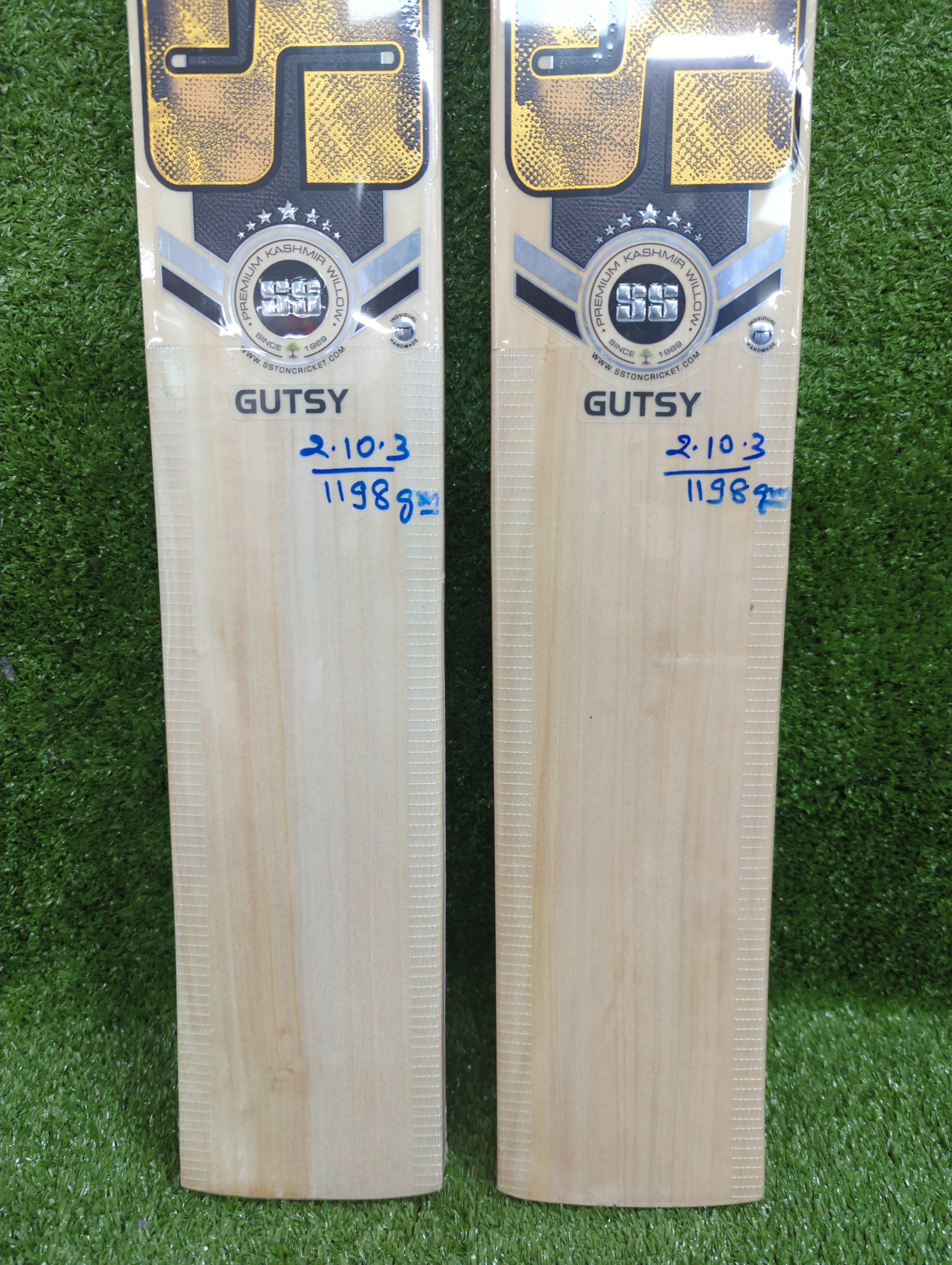 SS Gutsy Kashmir Willow Adult Cricket Bat by SS - close-up detail - TopCricketStore