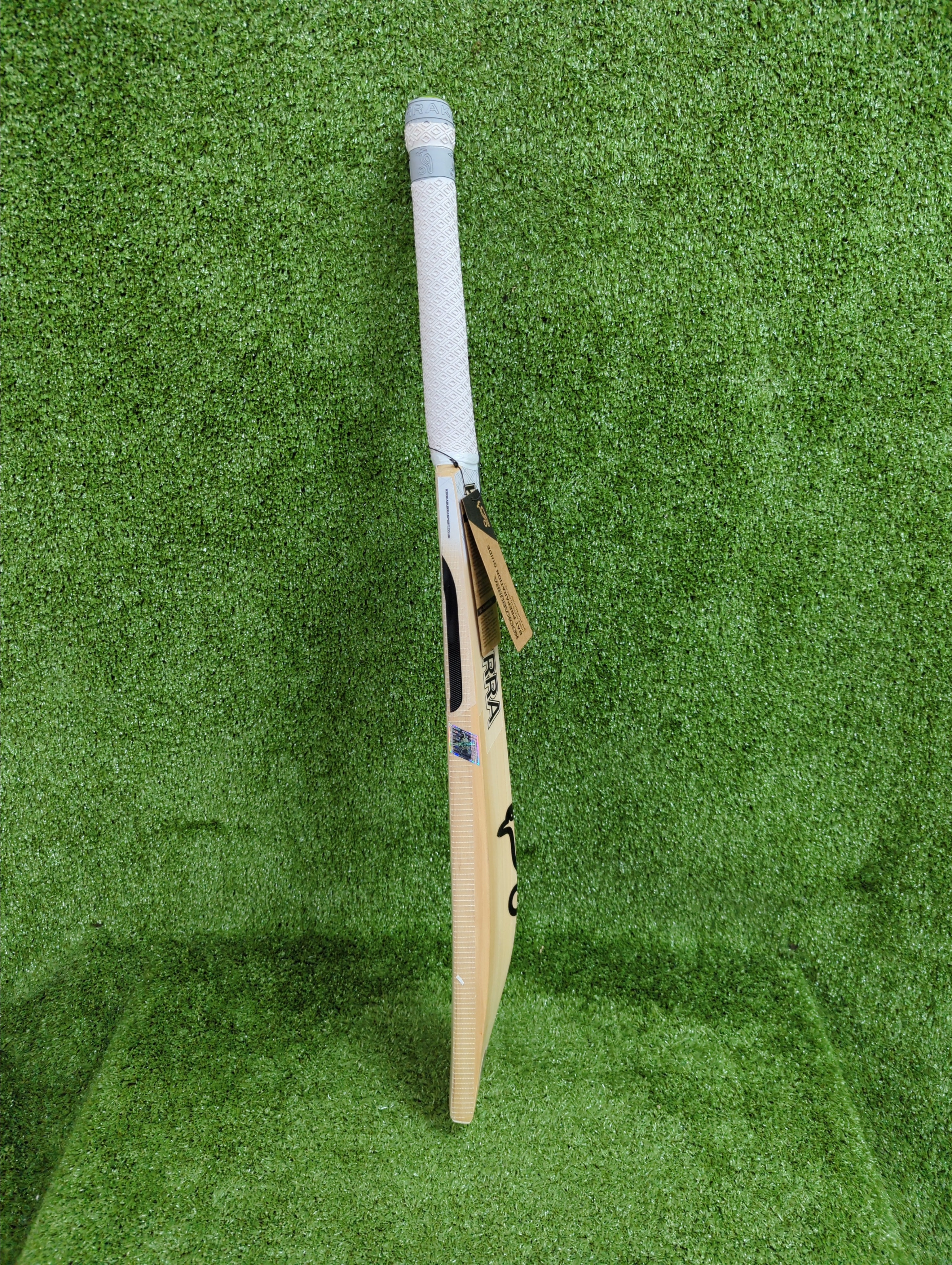 Kookaburra Ghost 6.4 Junior / Youth English Willow Cricket Bat