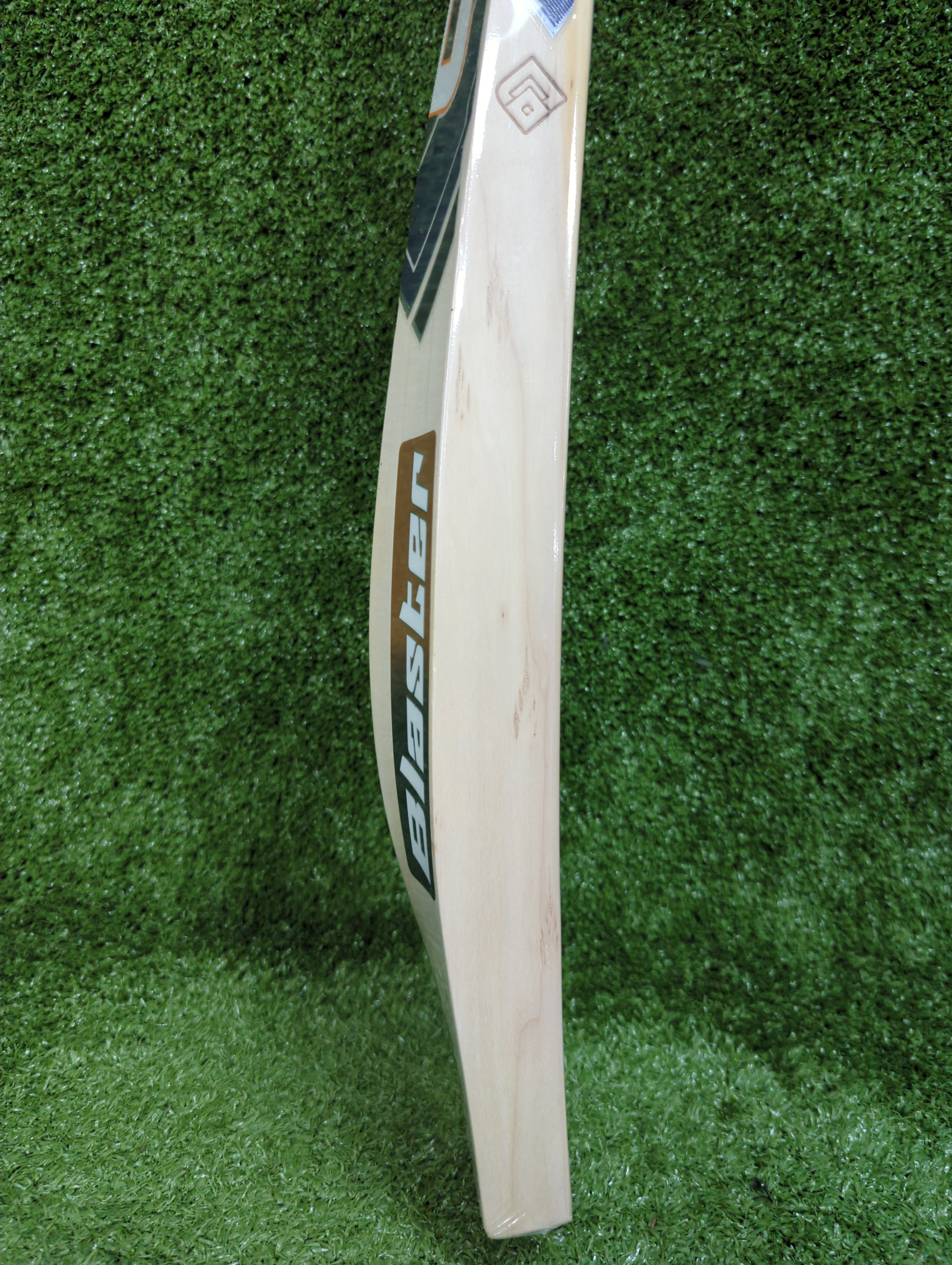 Side profile of EM Blaster bat highlighting massive 40mm+ edges and full power profile with no concaving.