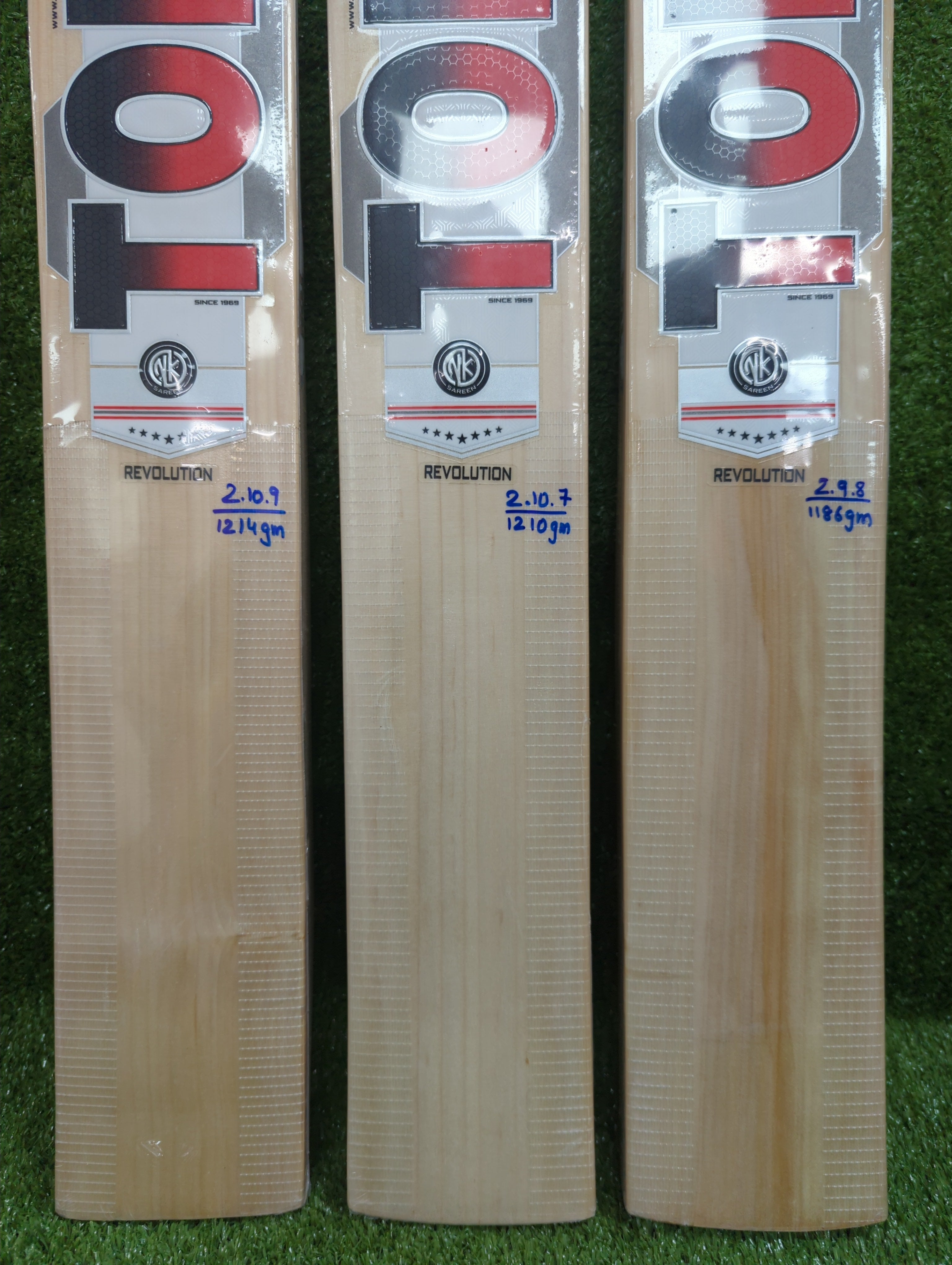 SS TON Revolution Kashmir Willow Cricket Bat by SS - close-up detail - TopCricketStore