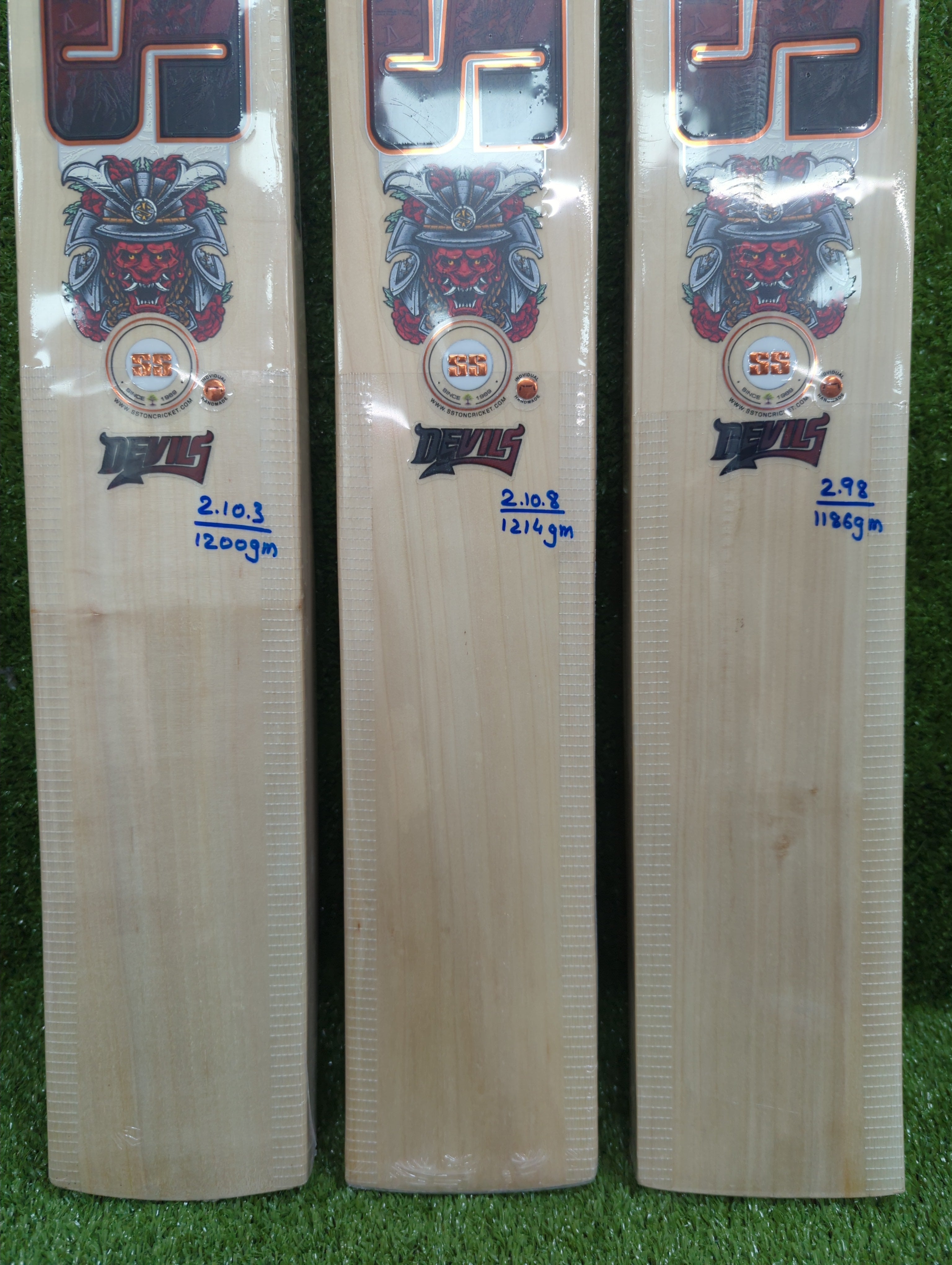 SS Devils Super Six Red Premium Kashmir Willow Cricket Bat by SS - close-up detail - TopCricketStore