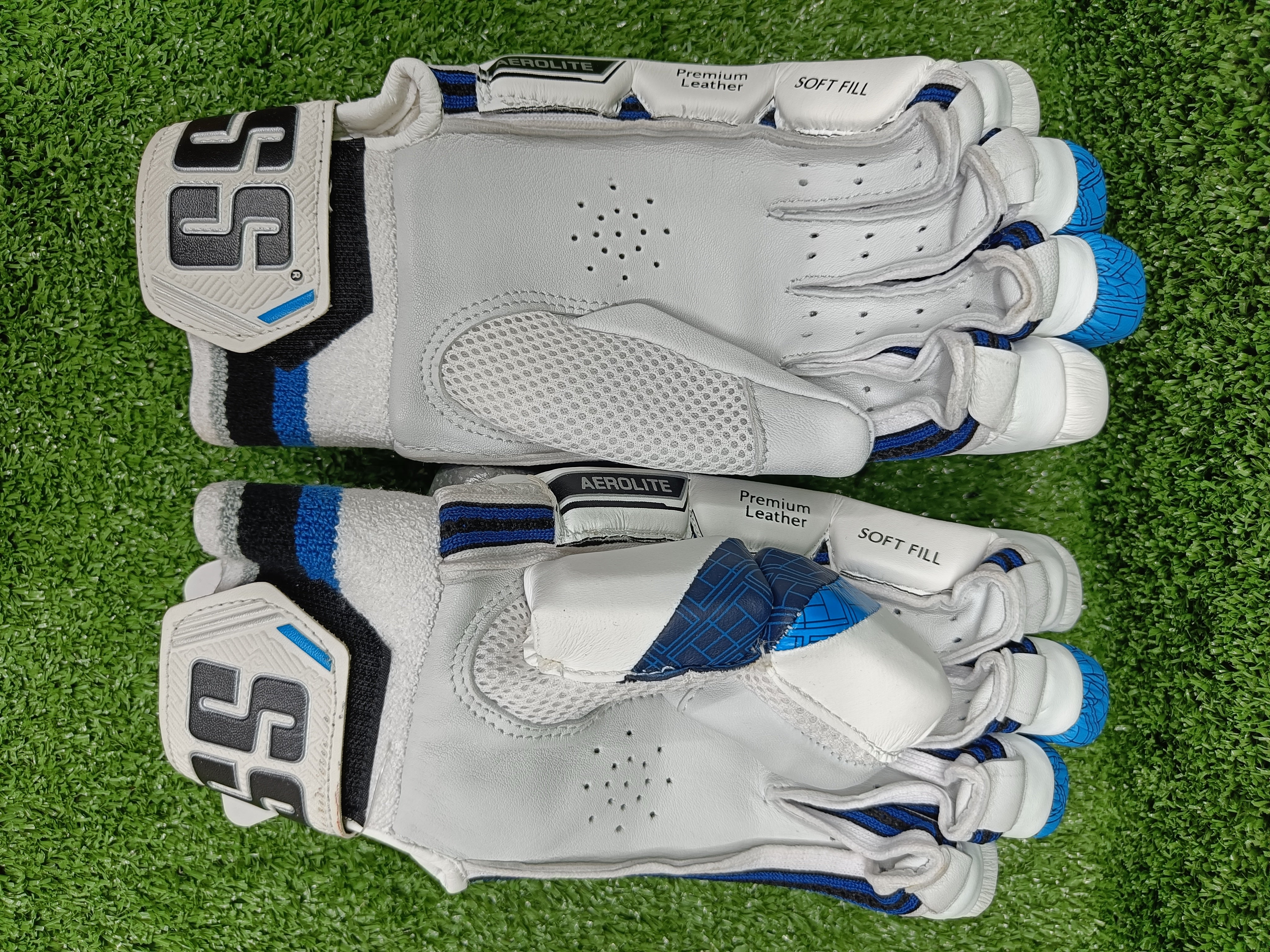 SS Aerolite Junior / Youth Cricket Batting Gloves Dark Blue