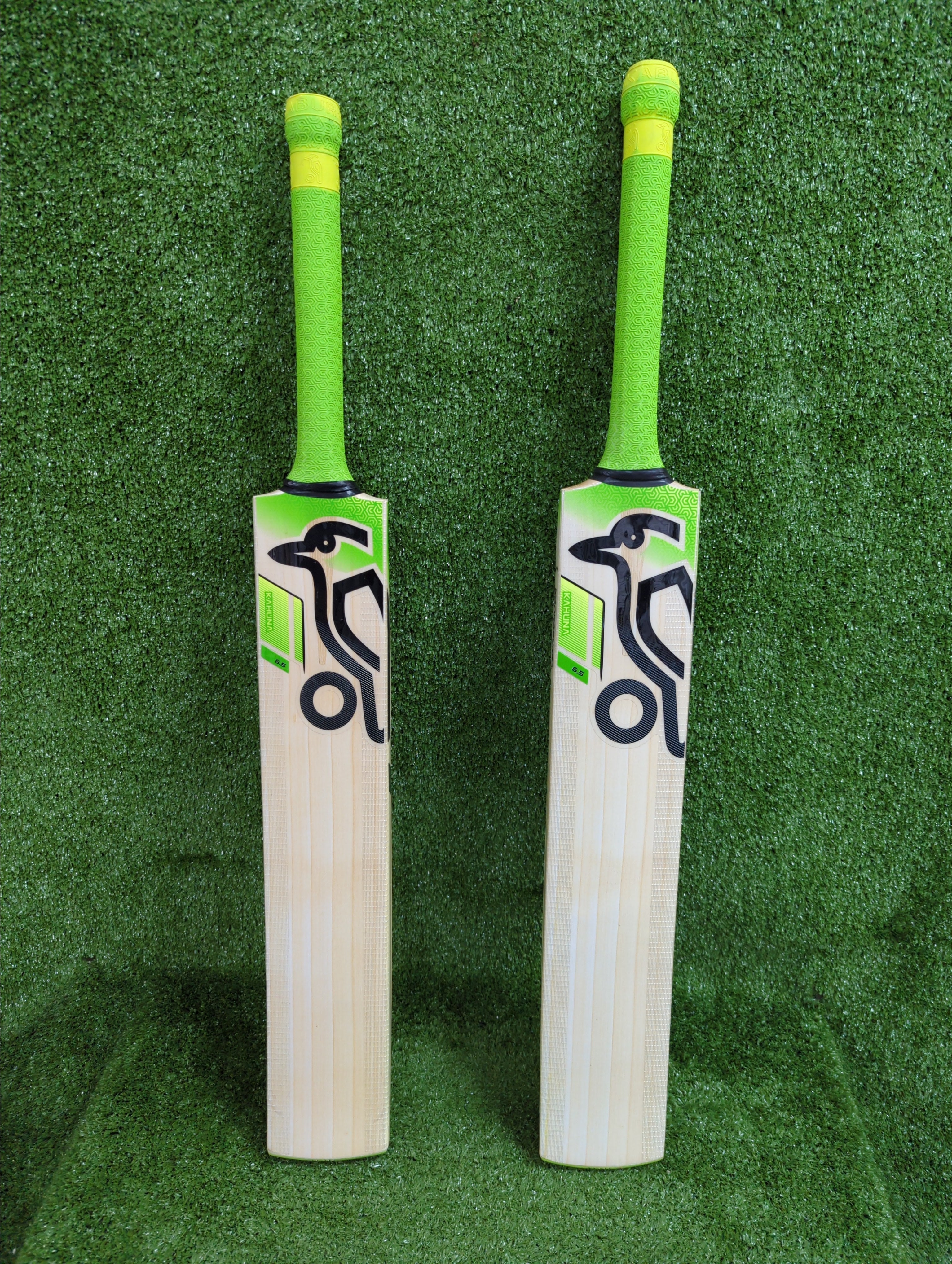 Kookaburra Kahuna 6.5 Junior / Youth English Willow Cricket Bat