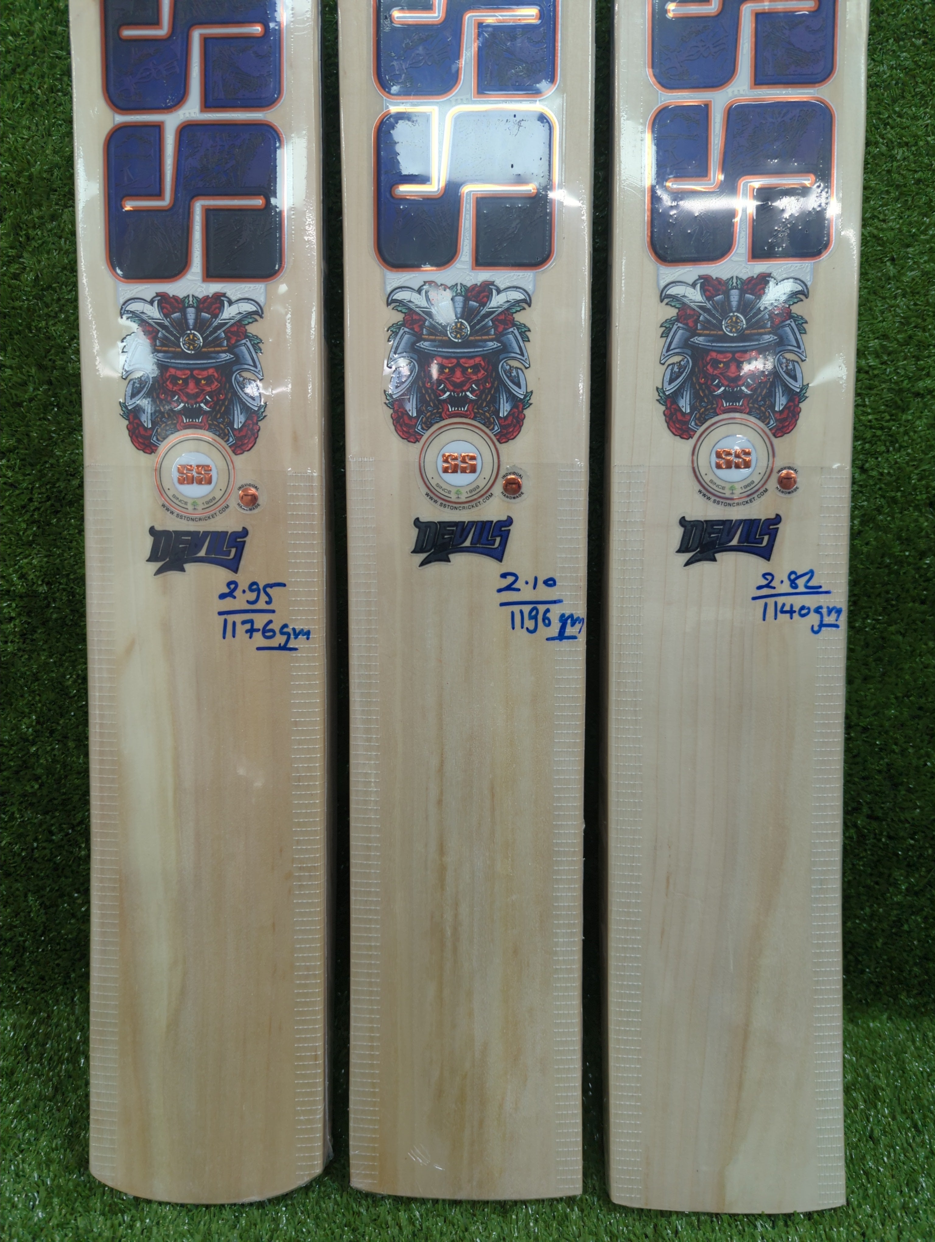 SS Devils Dark Blue Super Premium Kashmir Willow Cricket Bat by SS - close-up detail - TopCricketStore