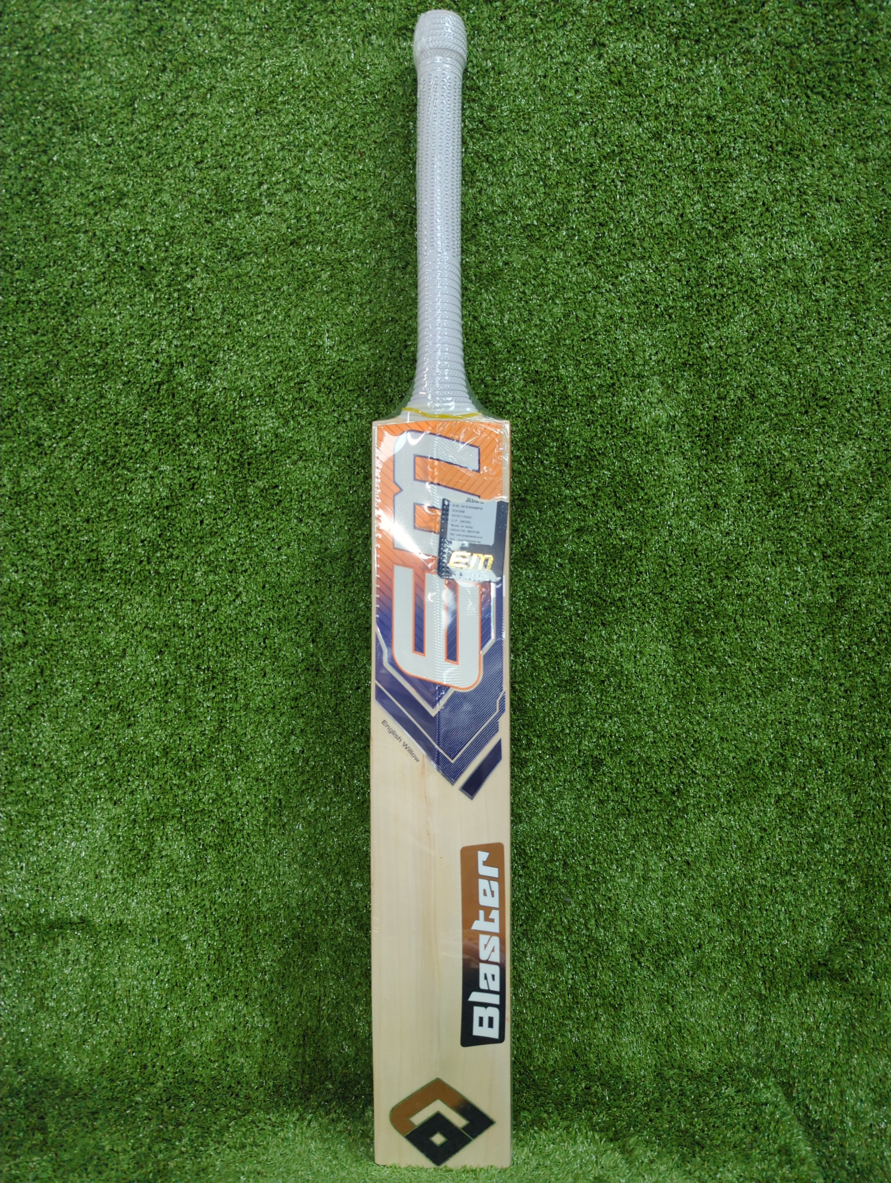 Rear view of the EM Blaster Cricket Bat showing the full-bodied spine and zero-concavity T20 design.