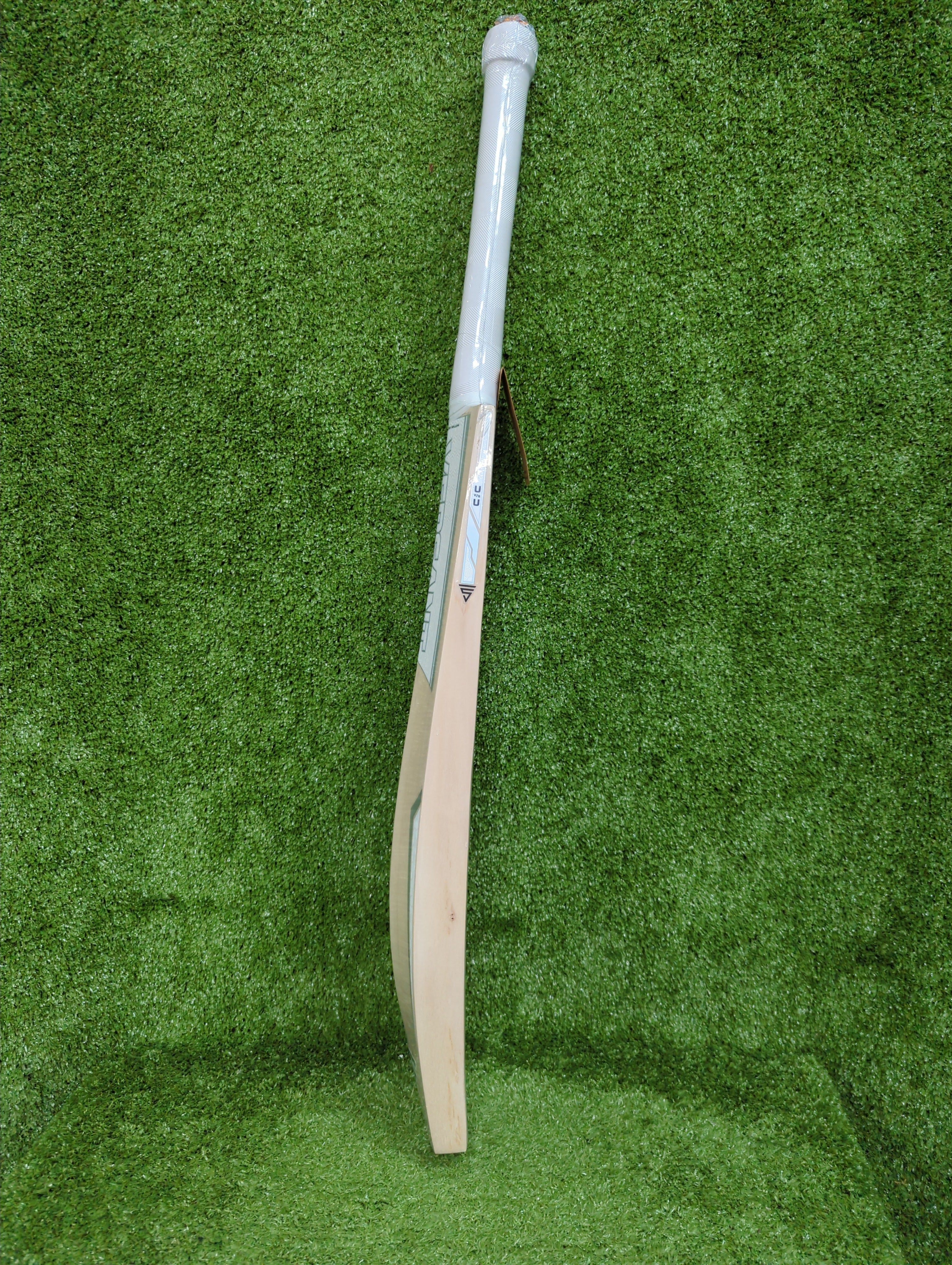 Versant Lit English Willow Cricket Bat - close-up detail - TopCricketStore
